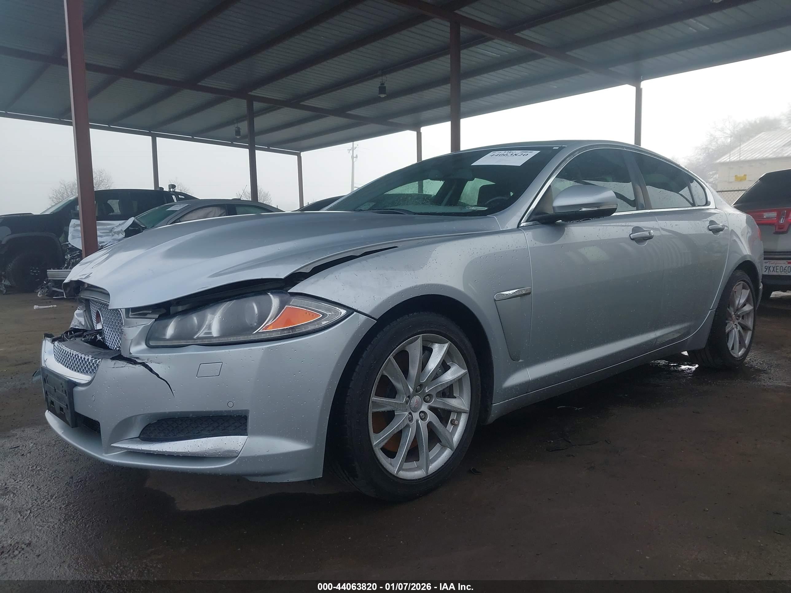 JAGUAR XF image 2