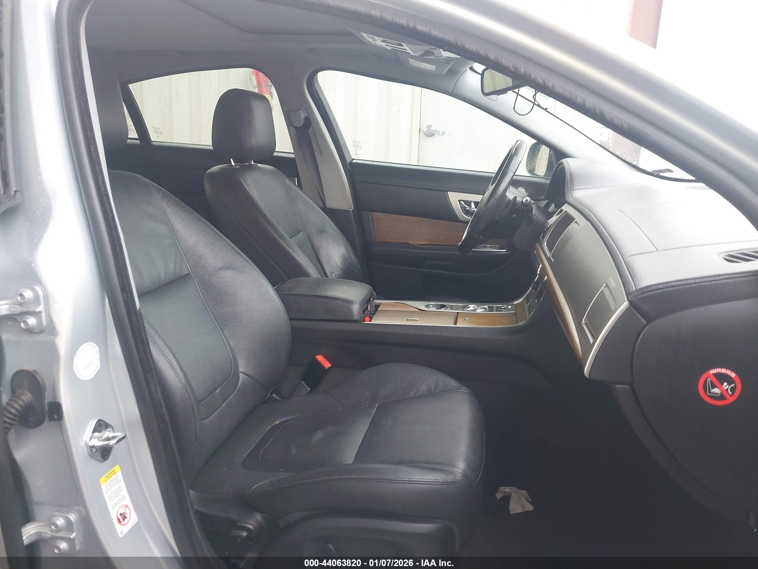 JAGUAR XF image 5