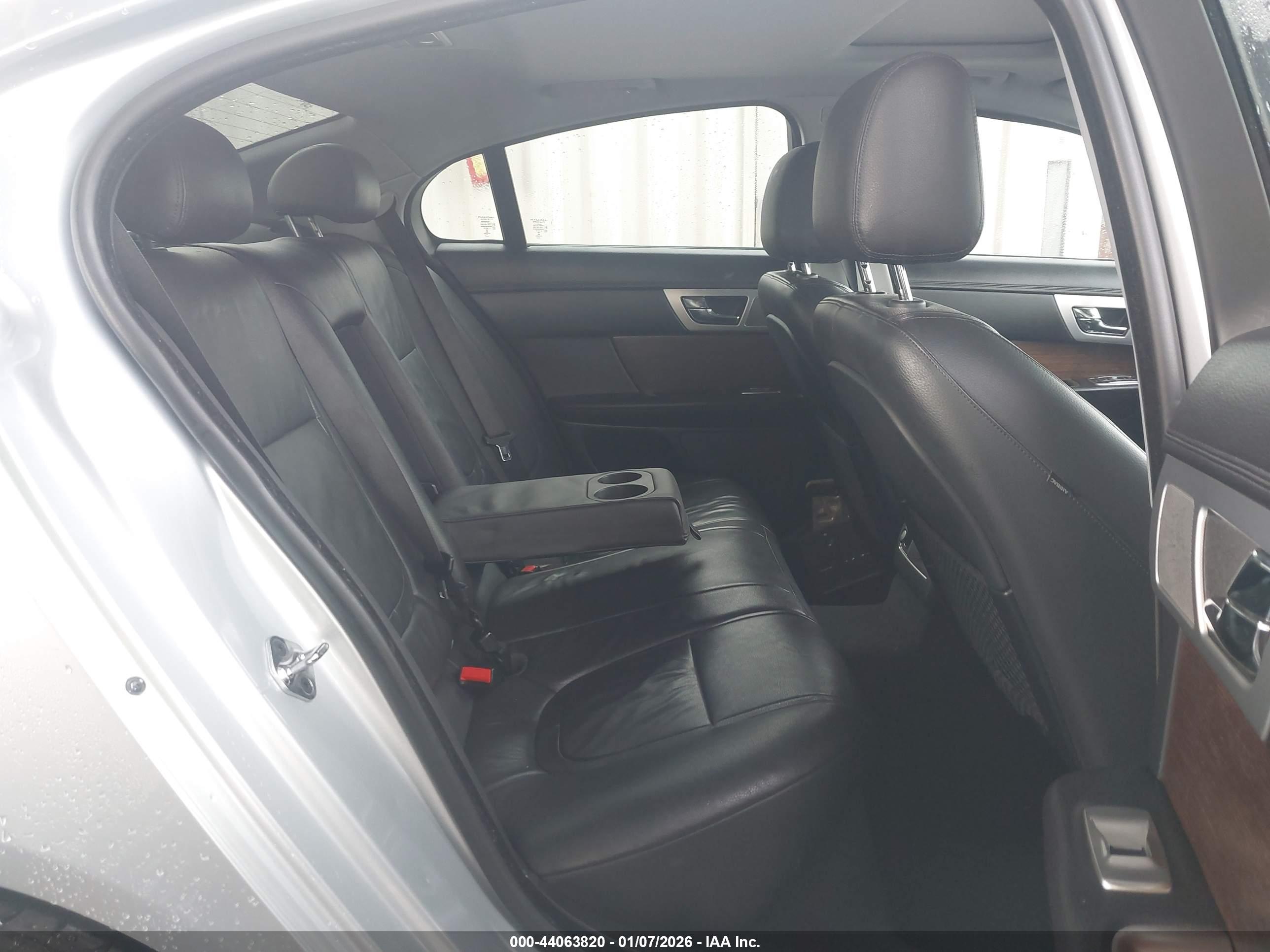 JAGUAR XF image 8