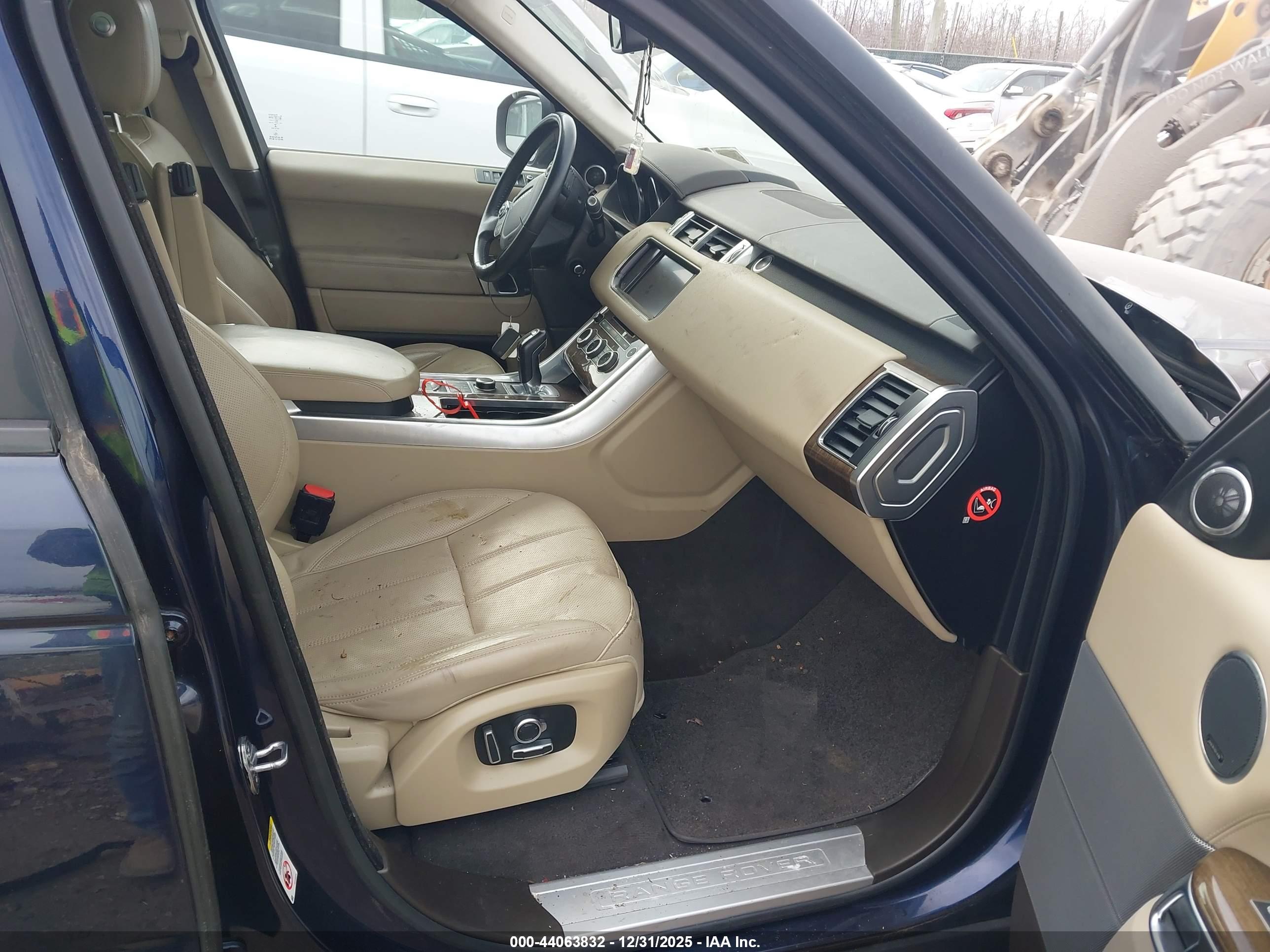 LAND ROVER image 5