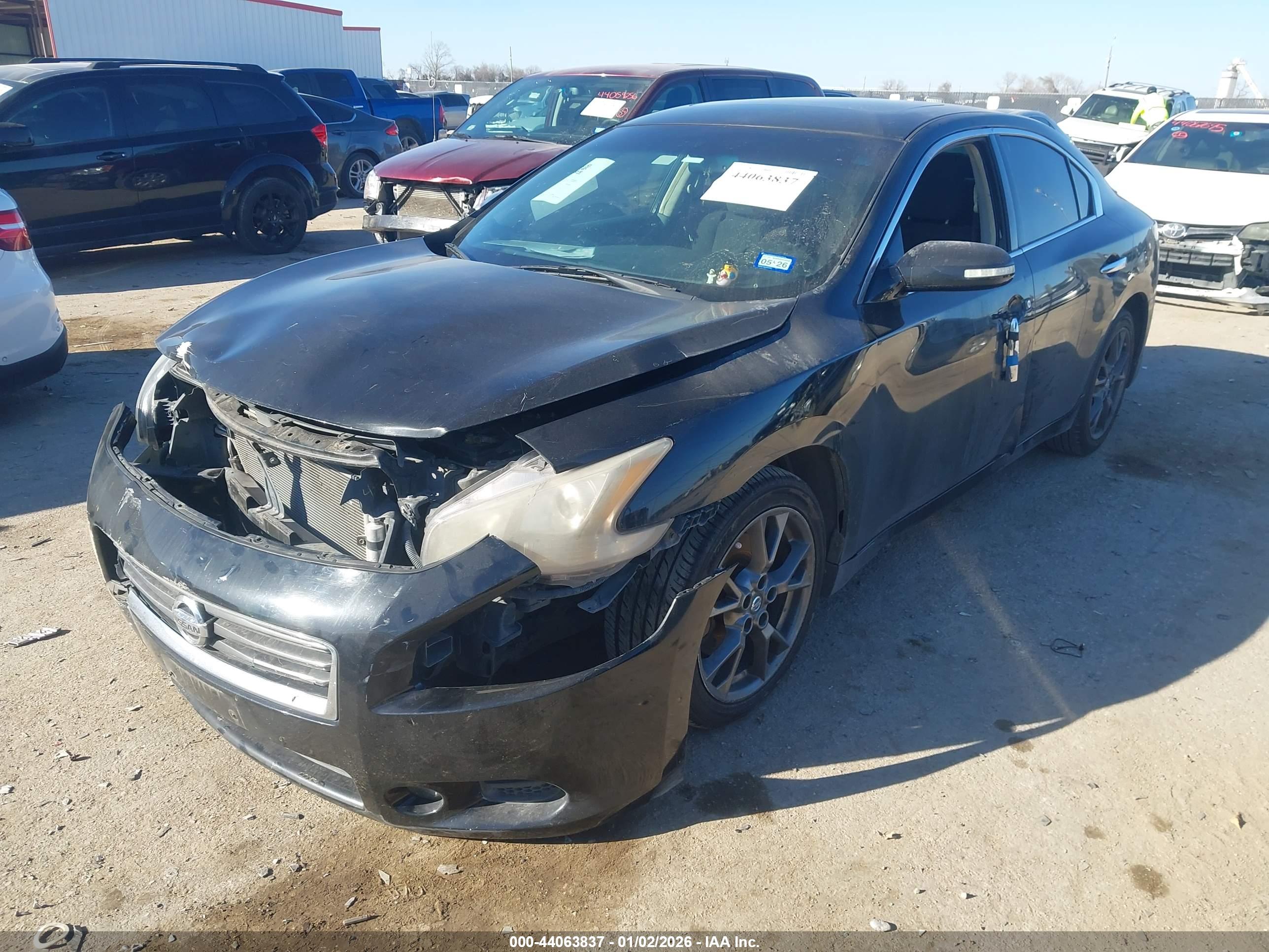 NISSAN MAXIMA image 2