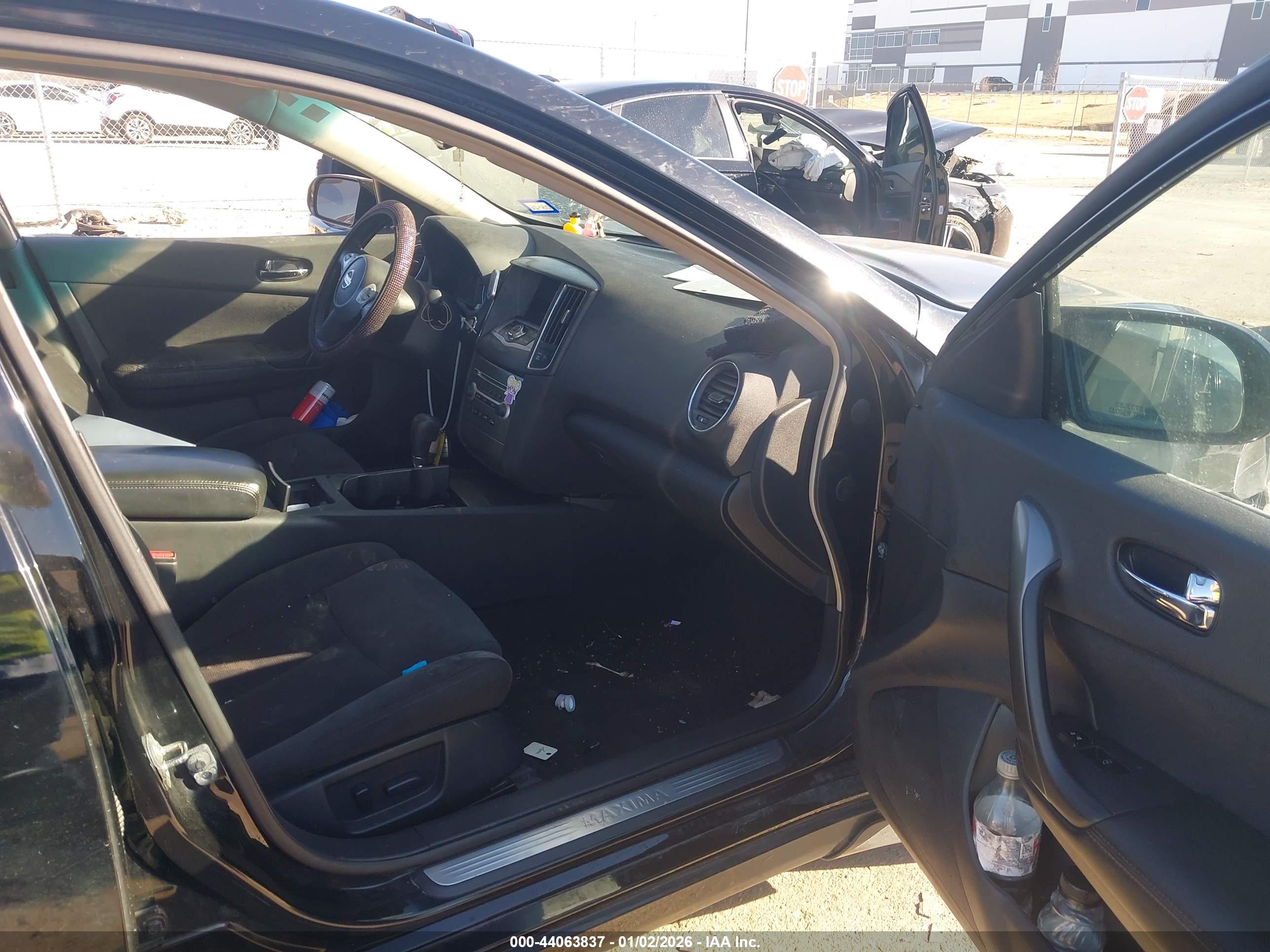 NISSAN MAXIMA image 5