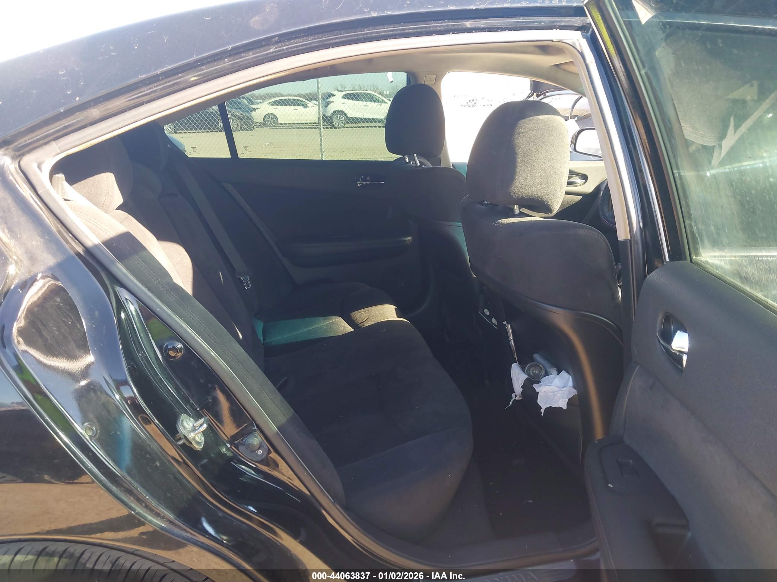 NISSAN MAXIMA image 8