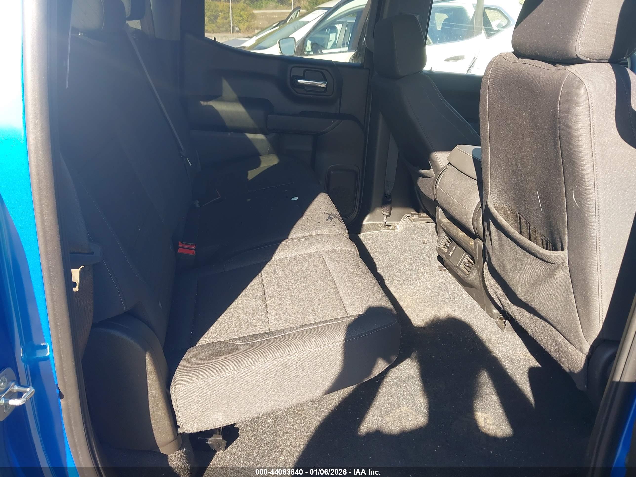 CHEVROLET SILVERADO image 8