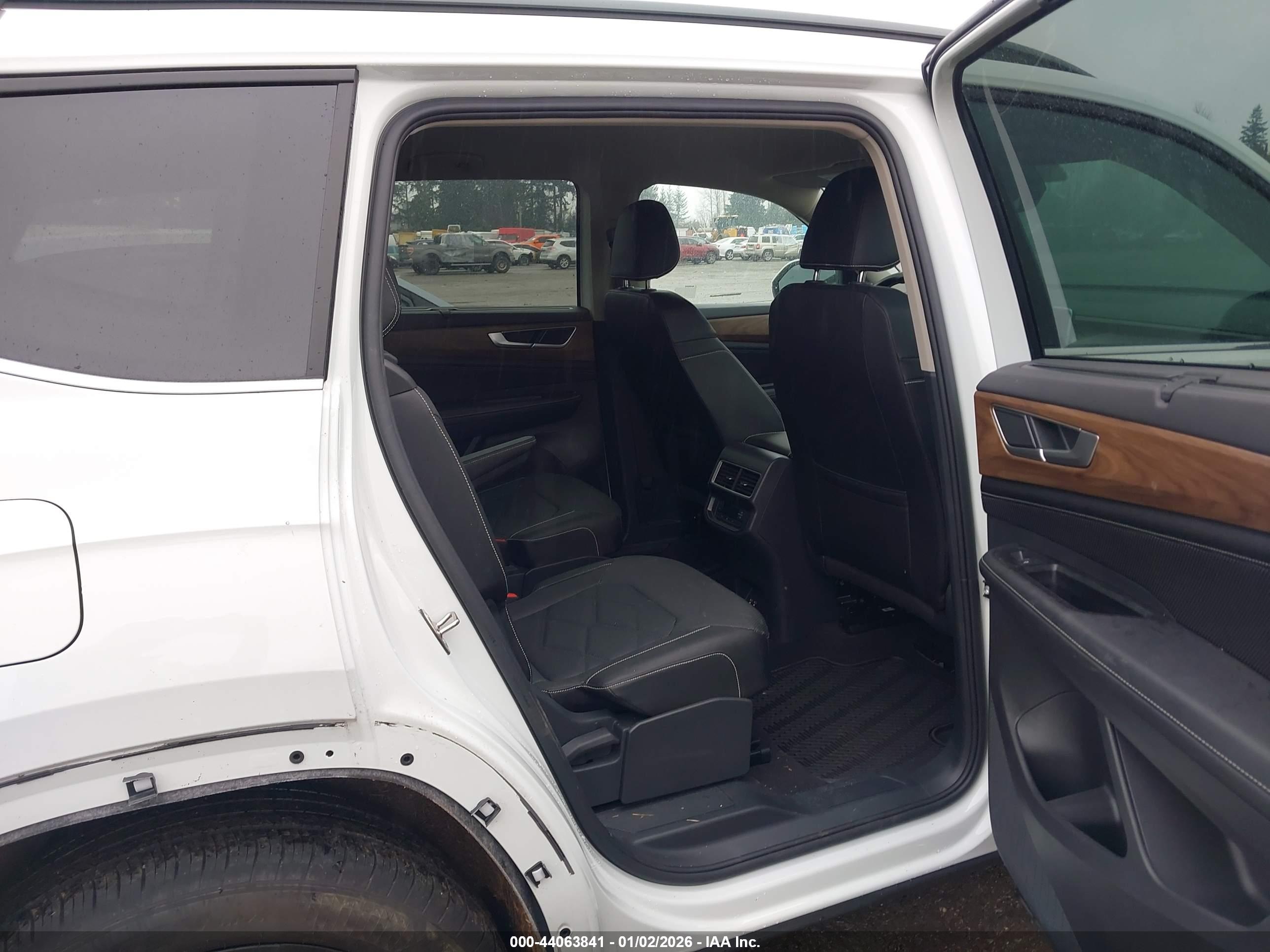 VOLKSWAGEN ATLAS image 8