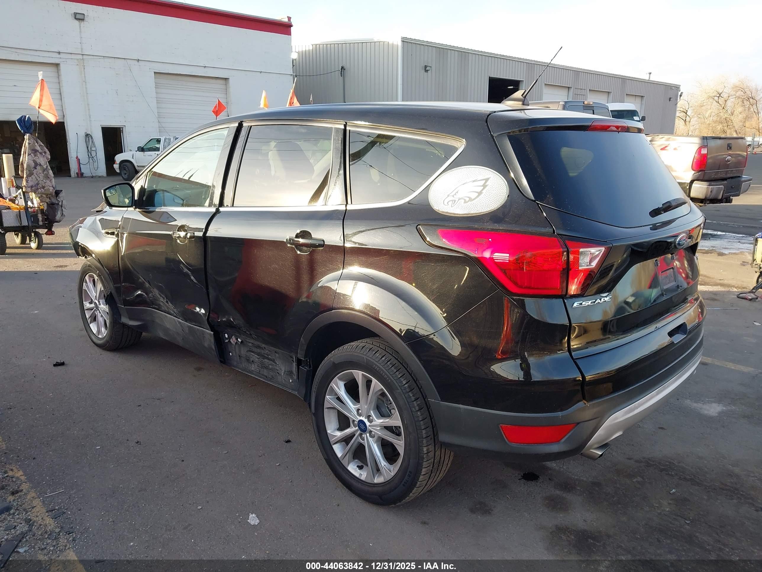 FORD ESCAPE image 3