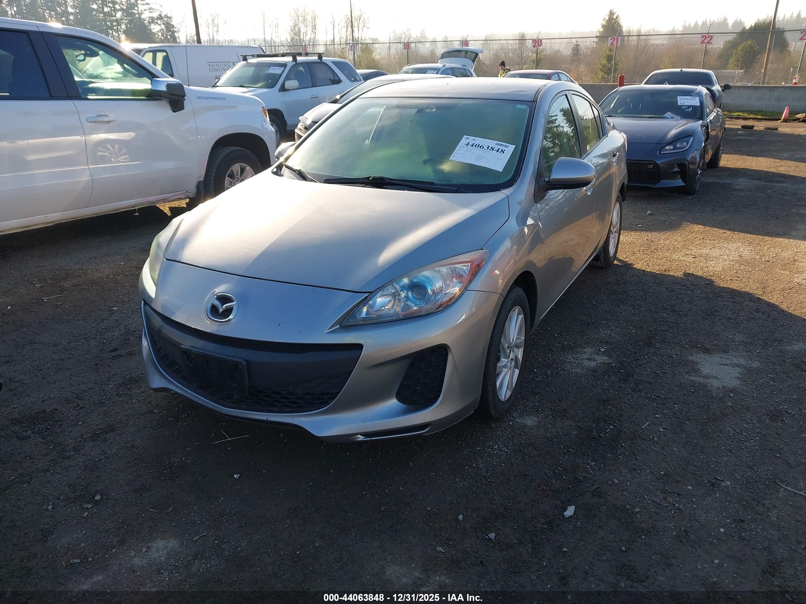 MAZDA MAZDA3 image 2