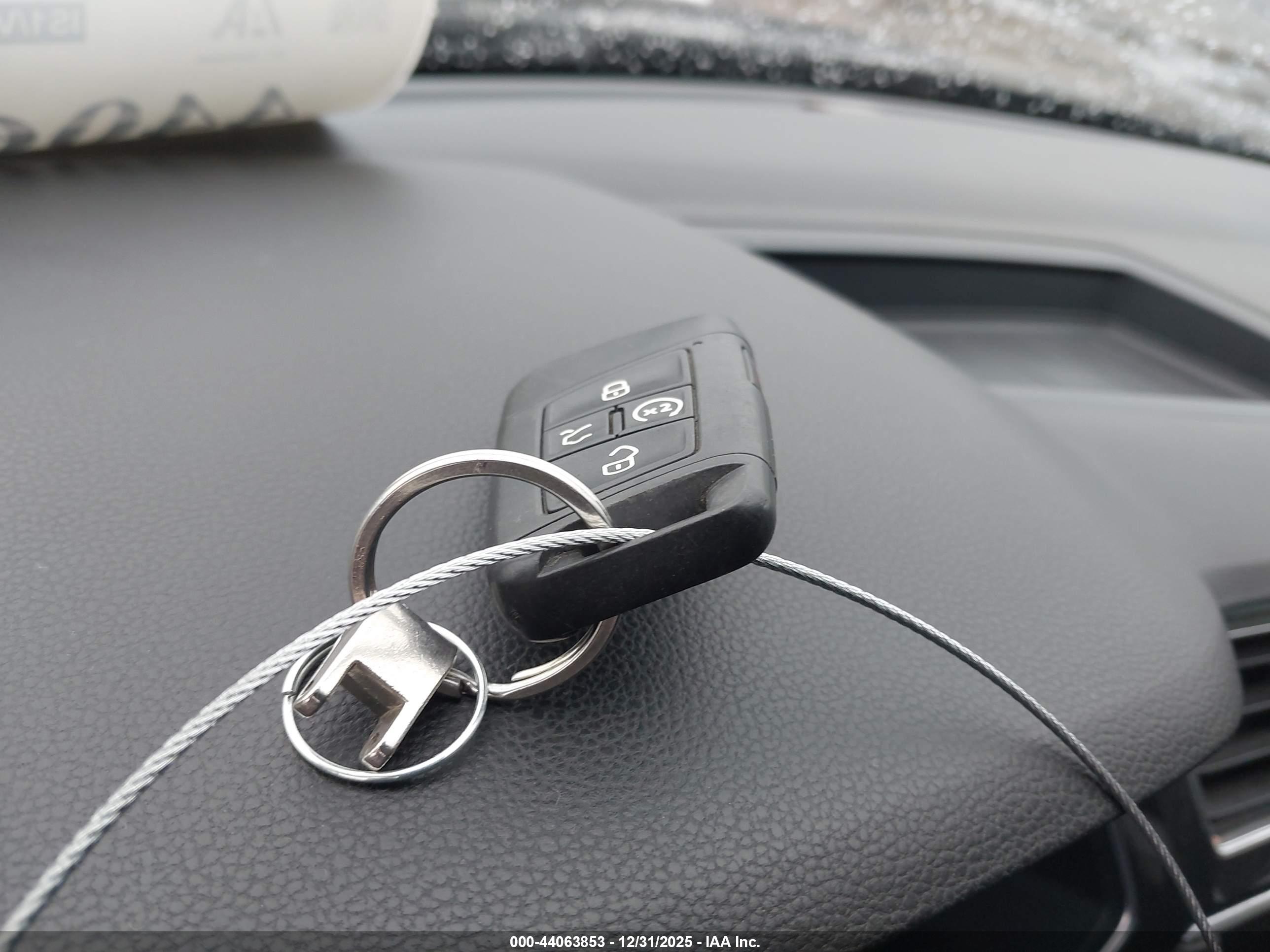 VOLKSWAGEN TIGUAN image 11