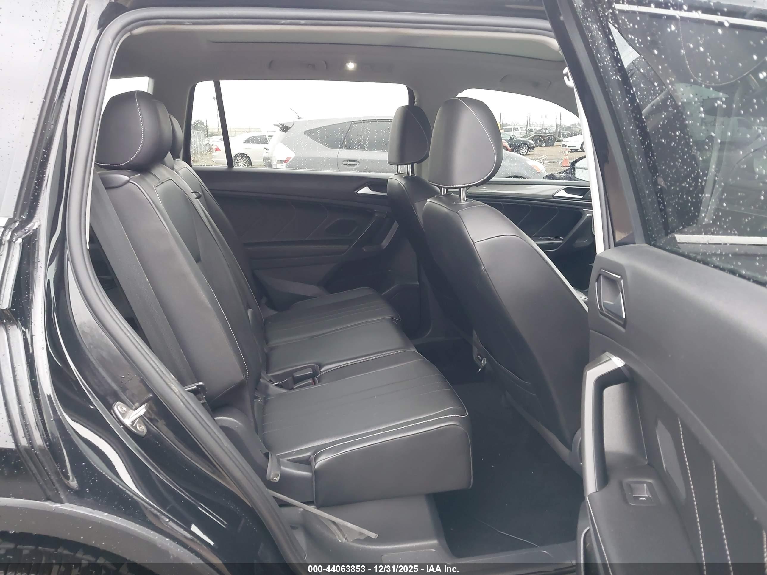 VOLKSWAGEN TIGUAN image 8
