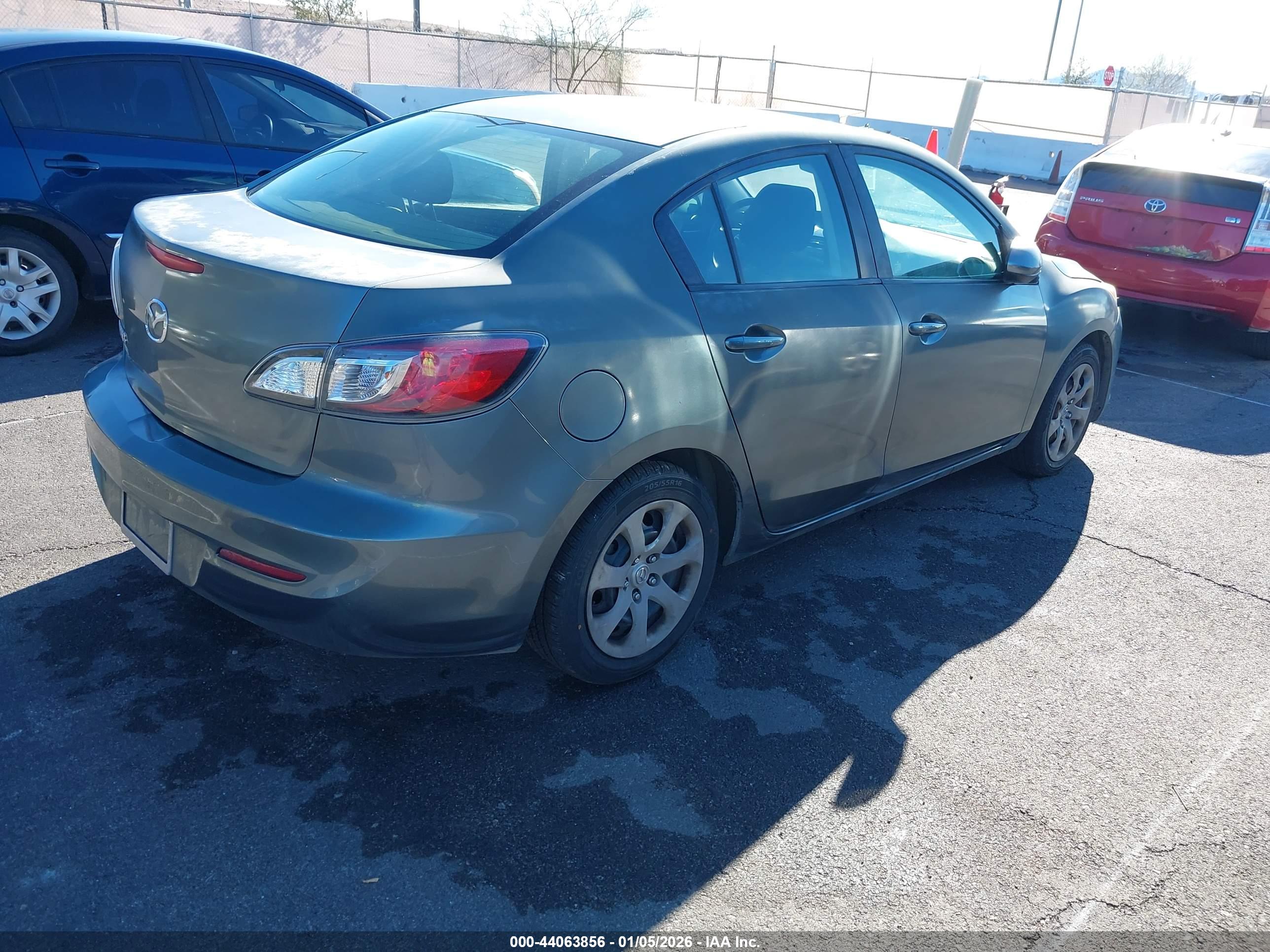 MAZDA MAZDA3 image 4