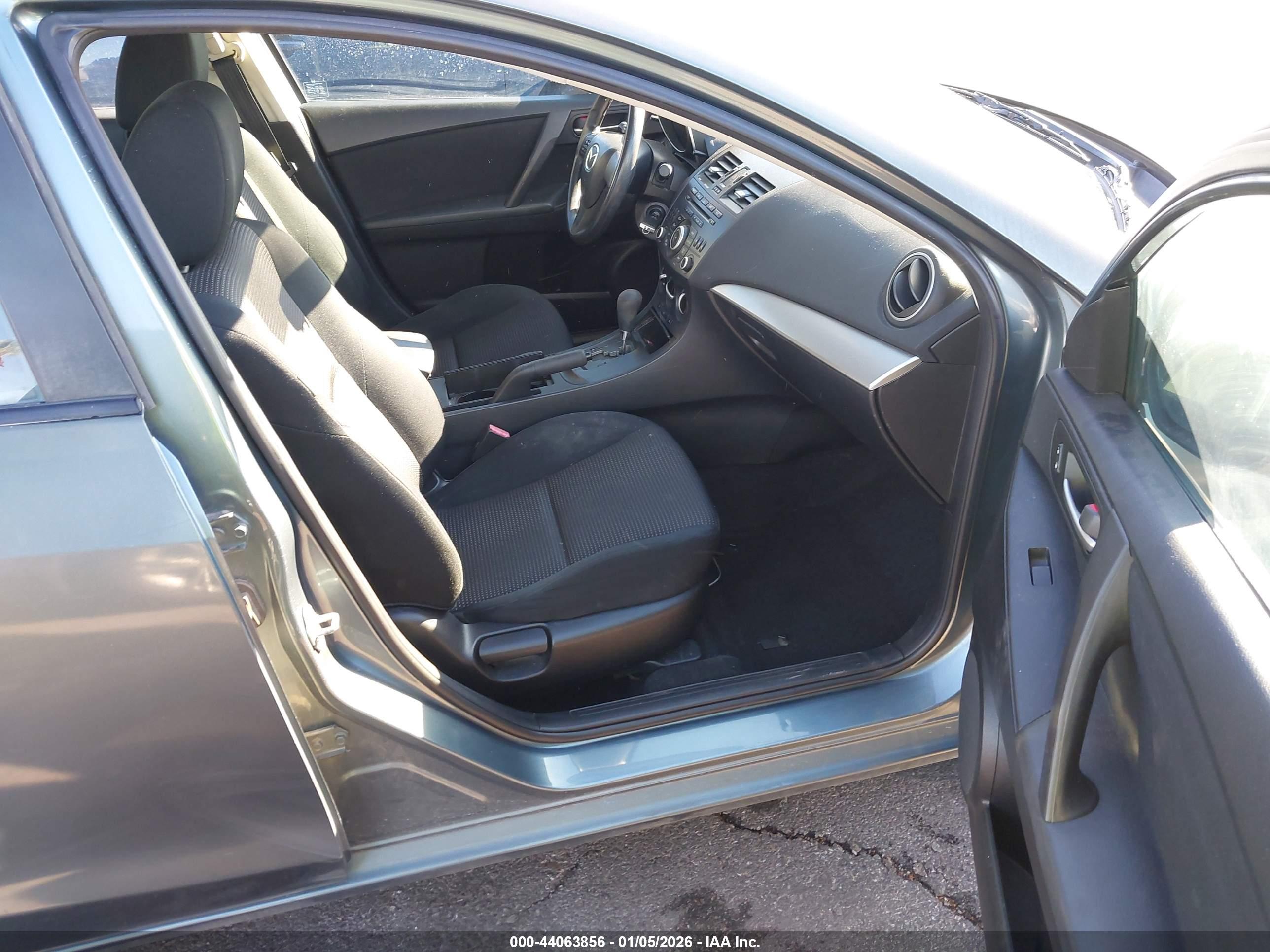 MAZDA MAZDA3 image 5