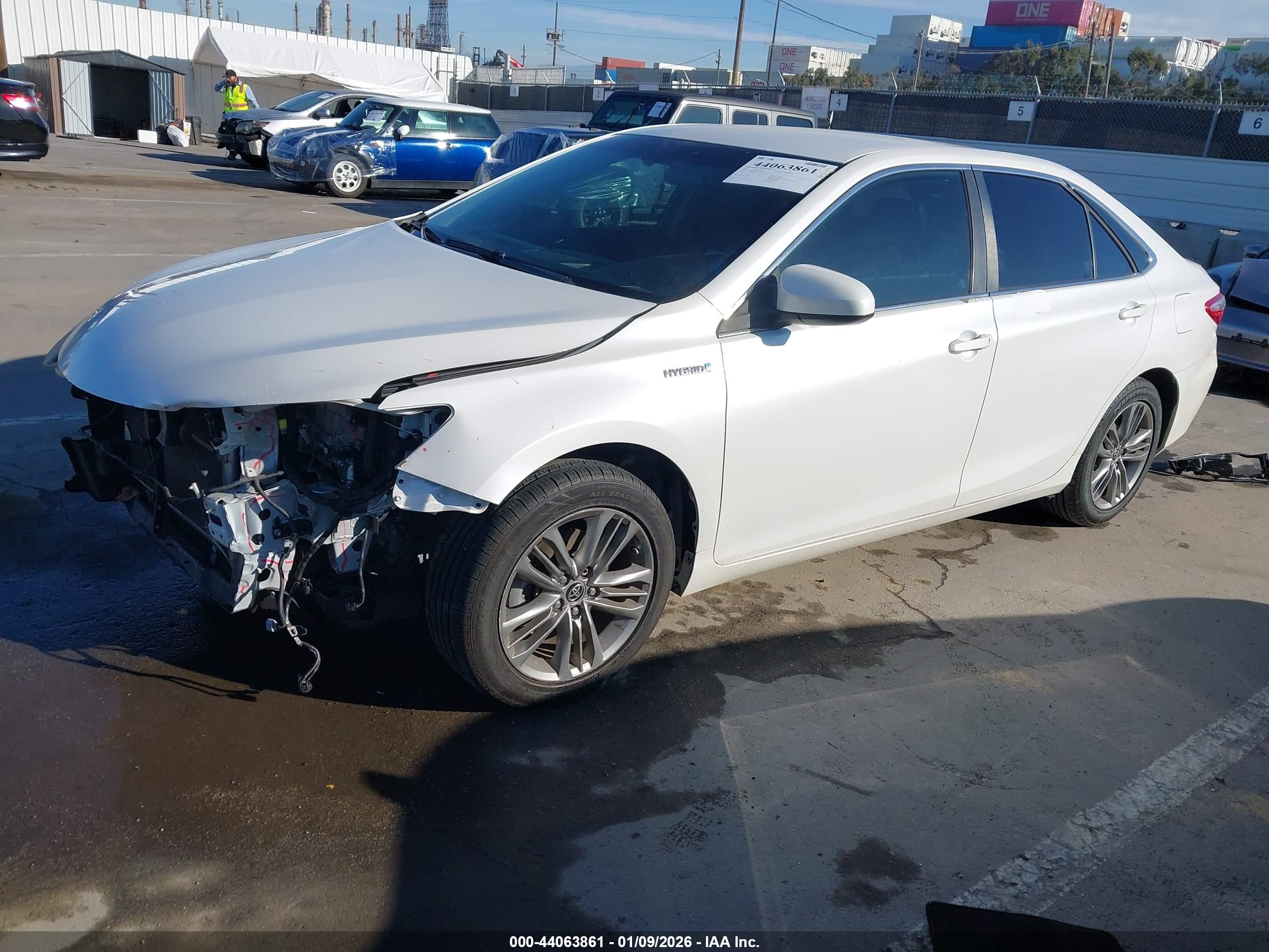 TOYOTA CAMRY image 2