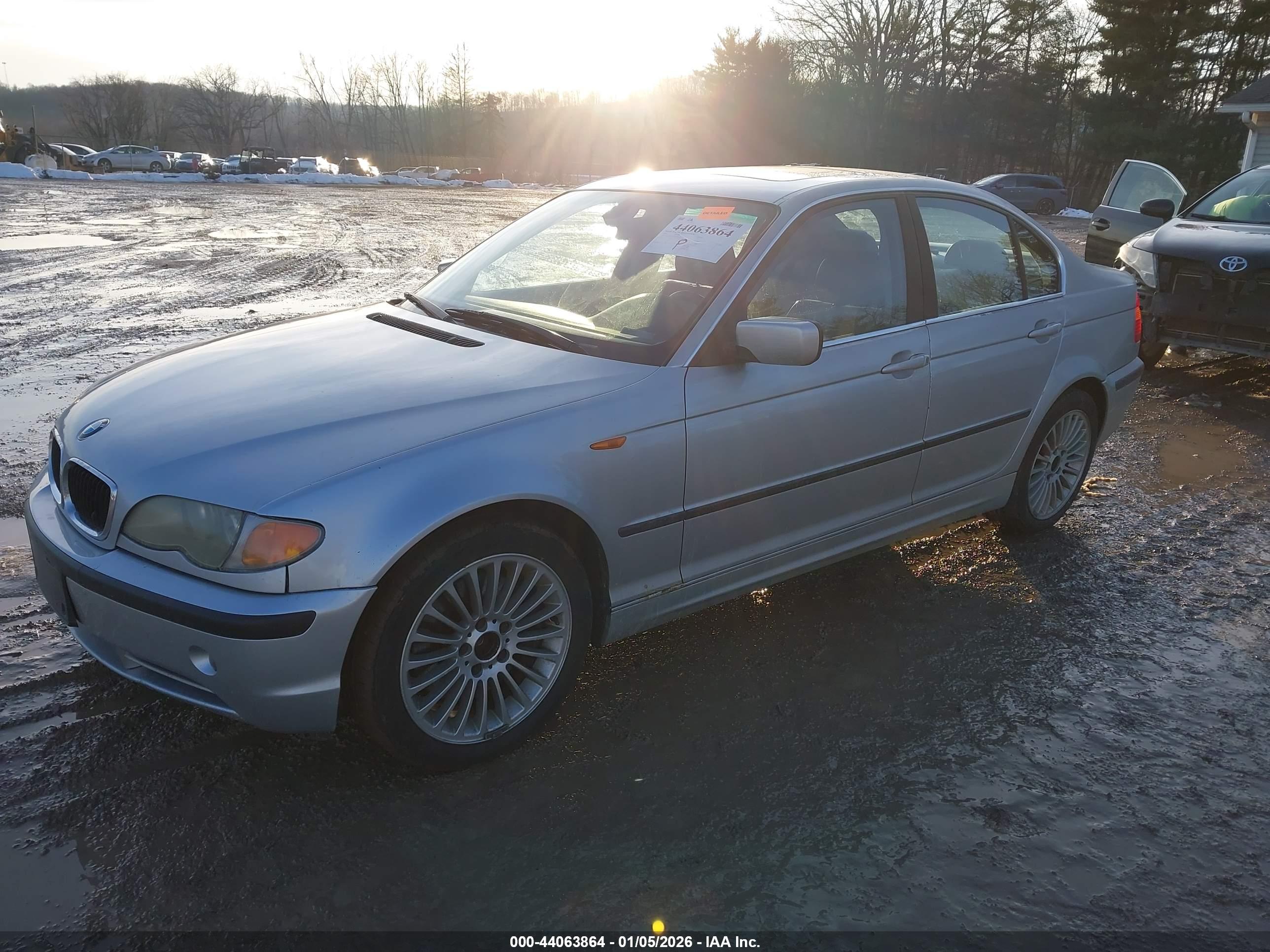 BMW 330XI image 2