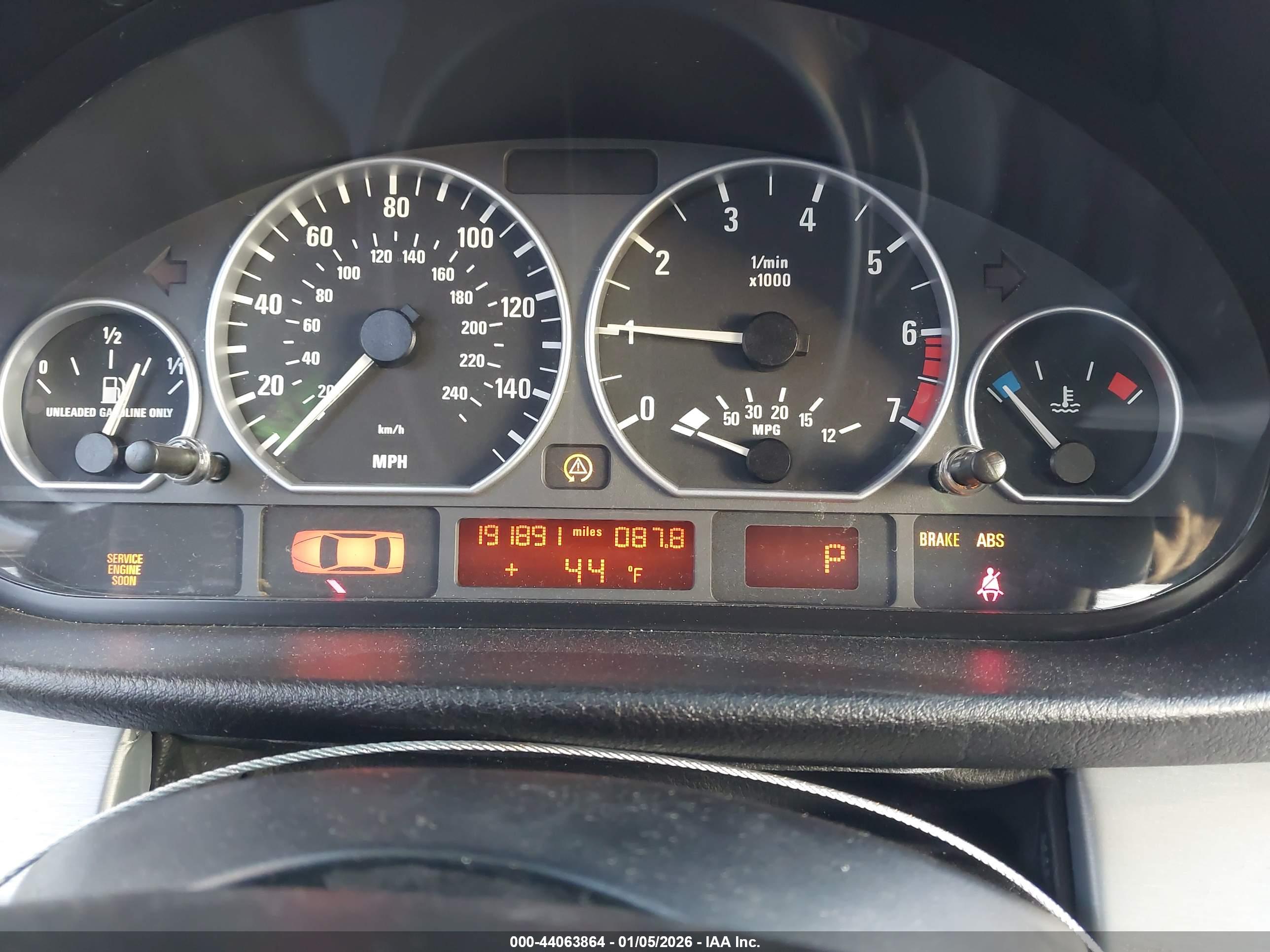 BMW 330XI image 7