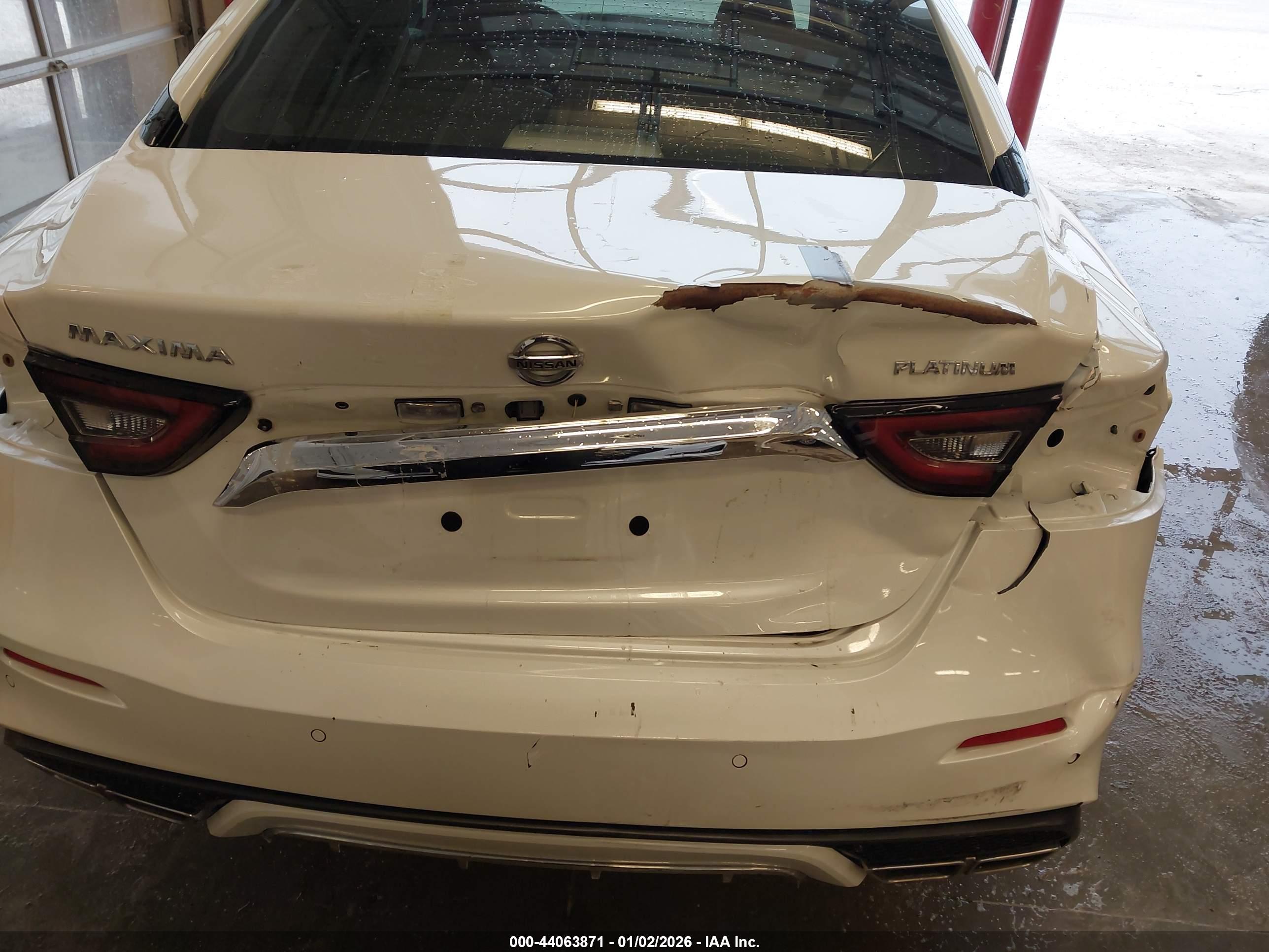 NISSAN MAXIMA image 6