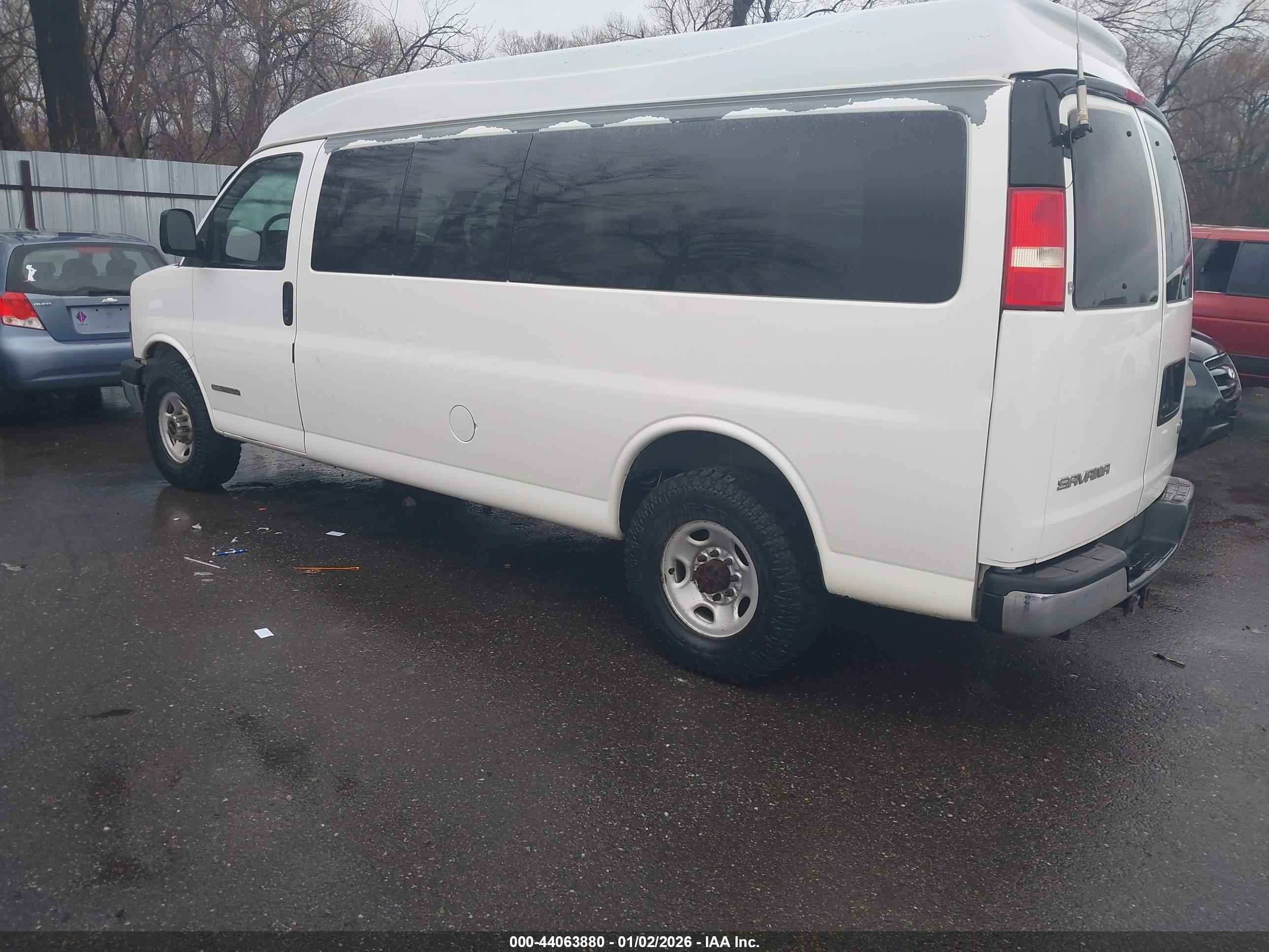 GMC SAVANA image 3