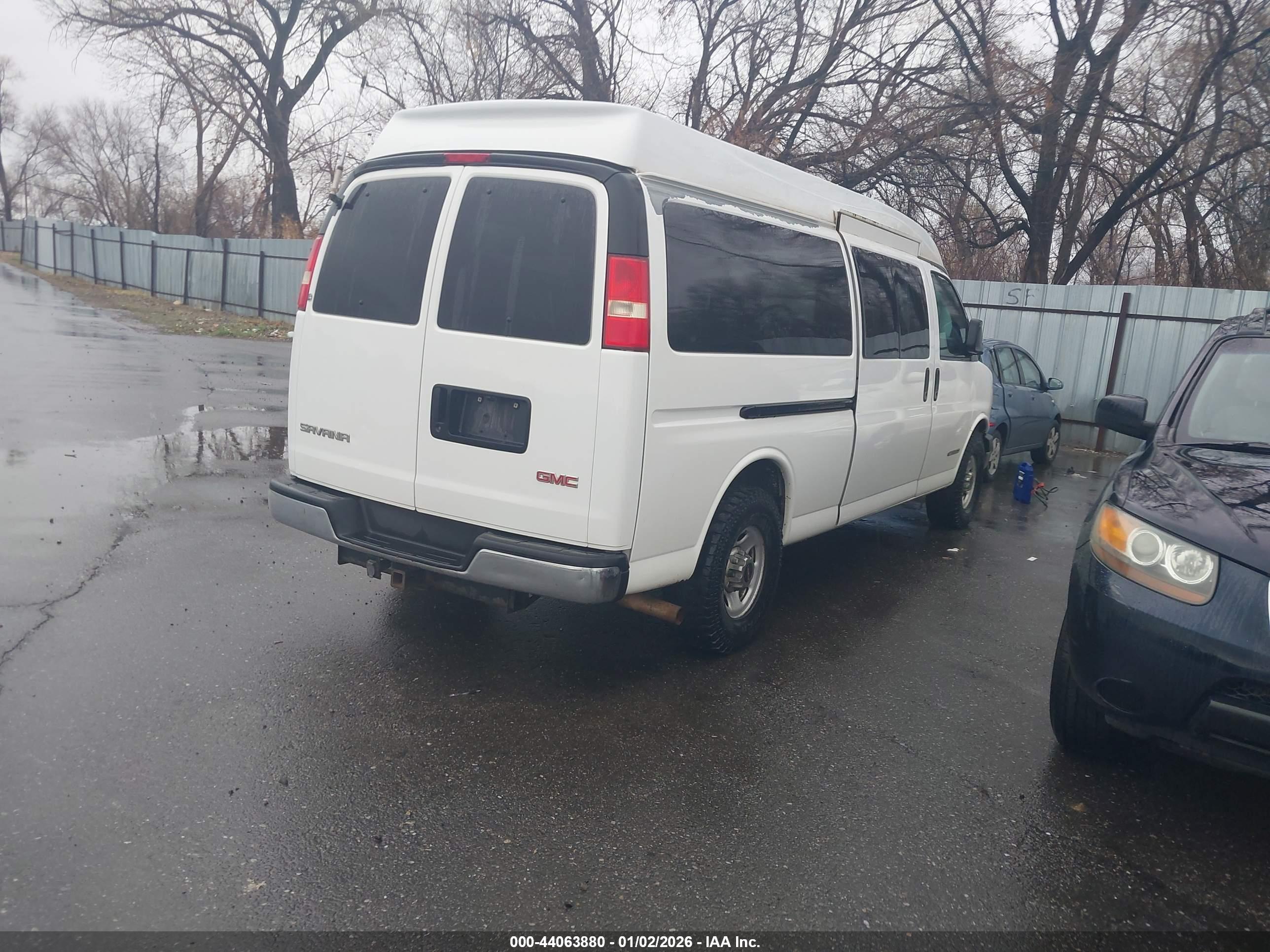 GMC SAVANA image 4