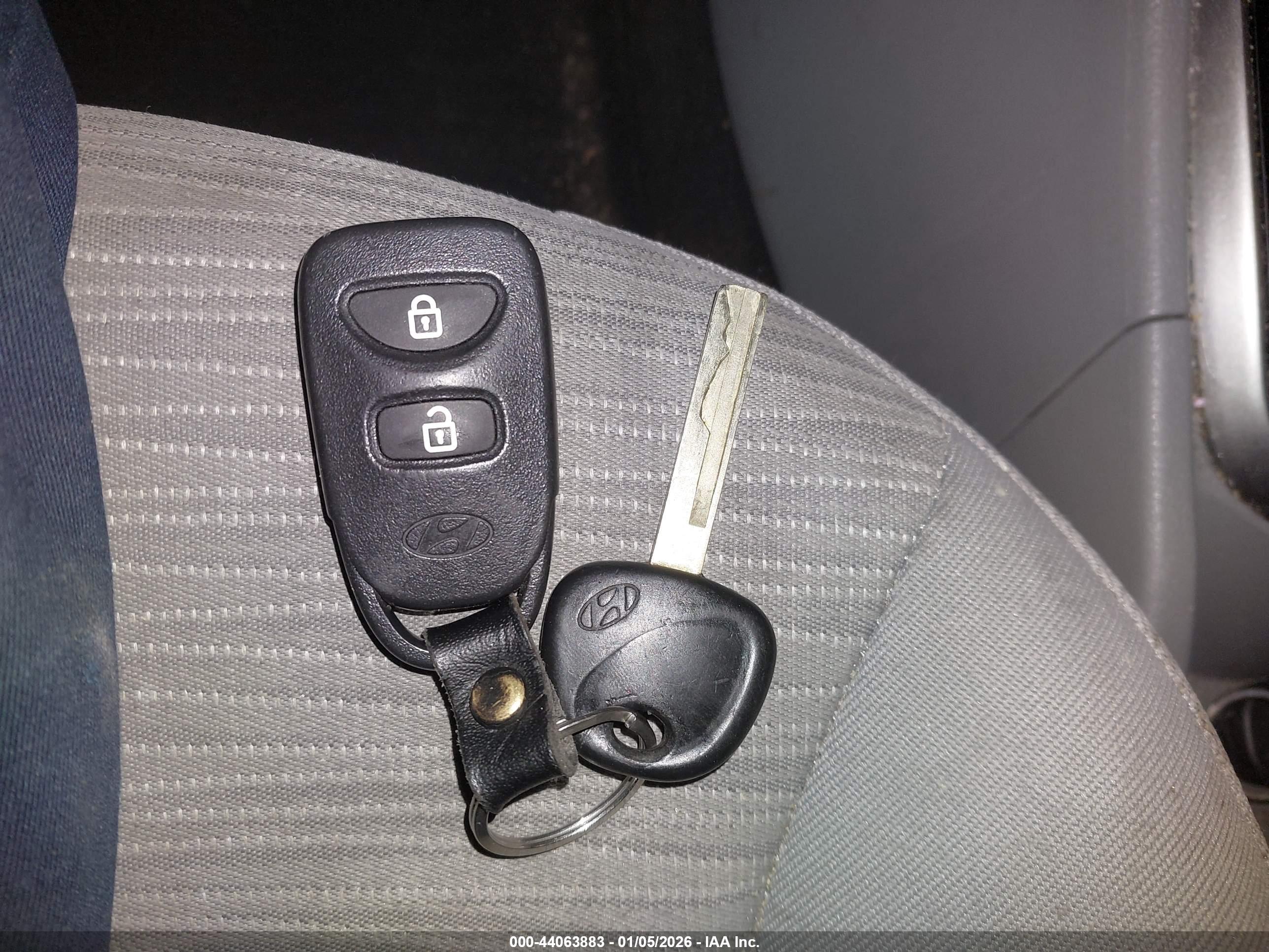 HYUNDAI ACCENT image 11