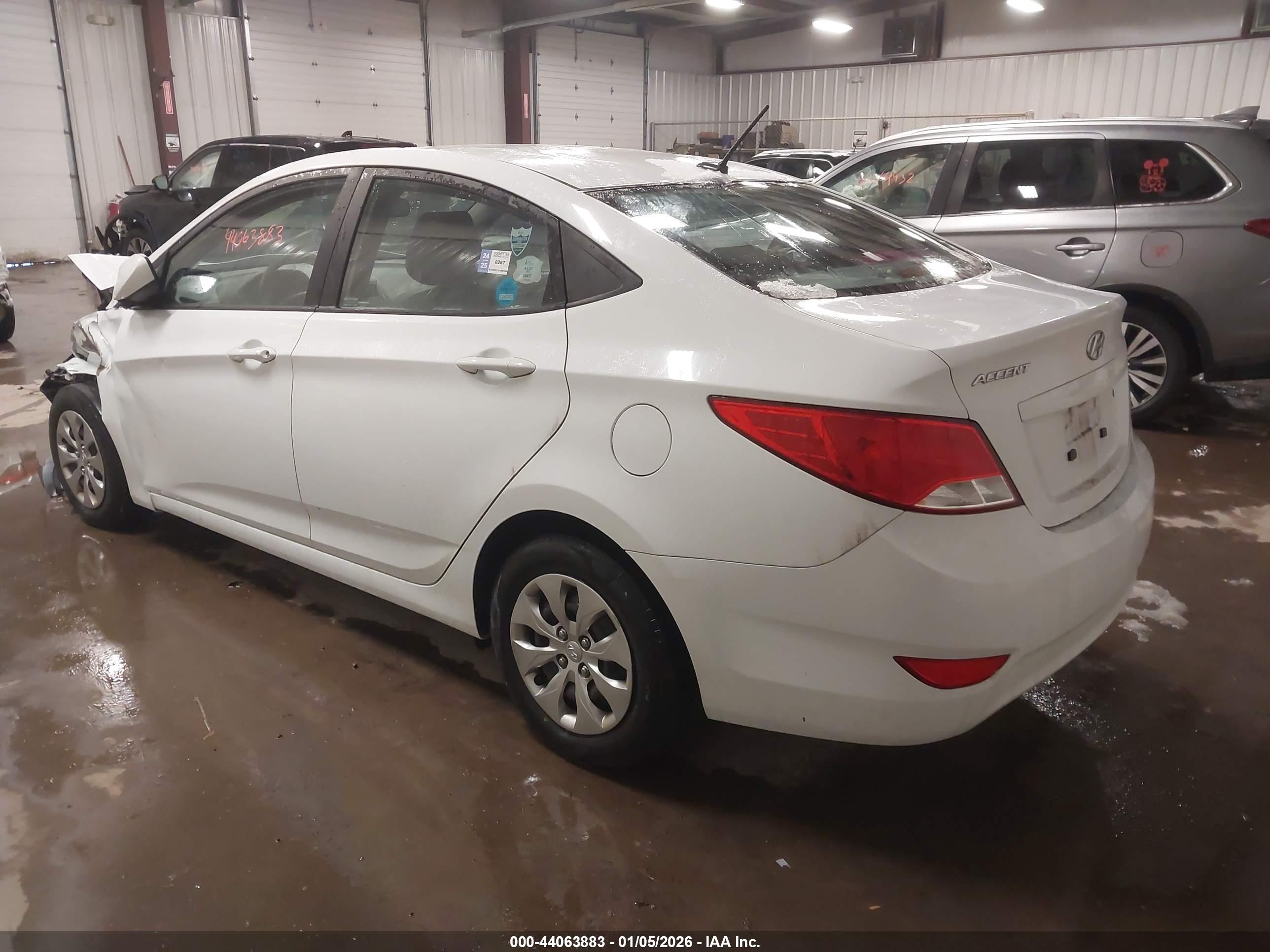 HYUNDAI ACCENT image 3