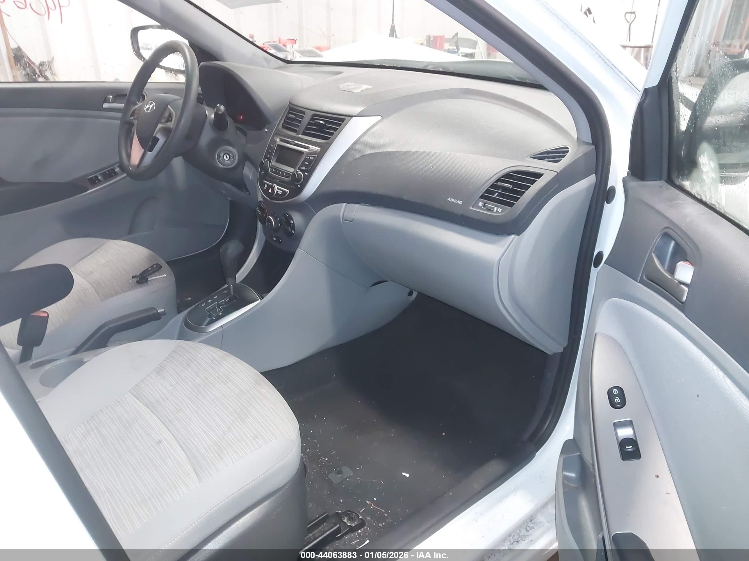 HYUNDAI ACCENT image 5