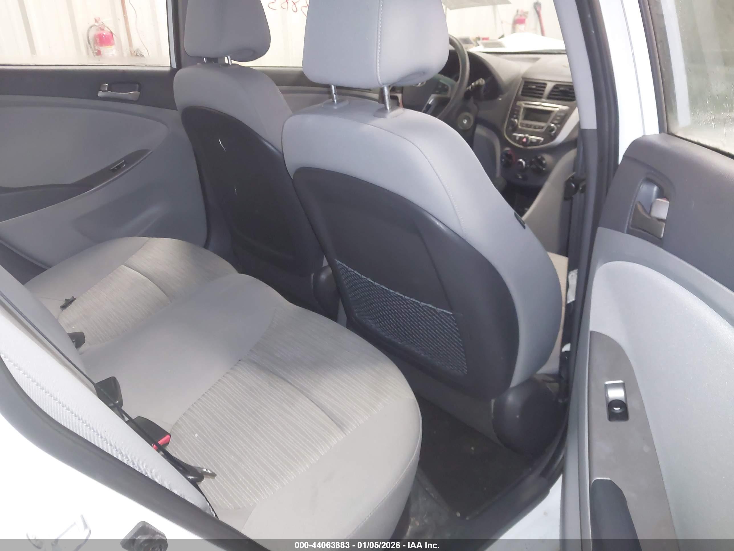 HYUNDAI ACCENT image 8