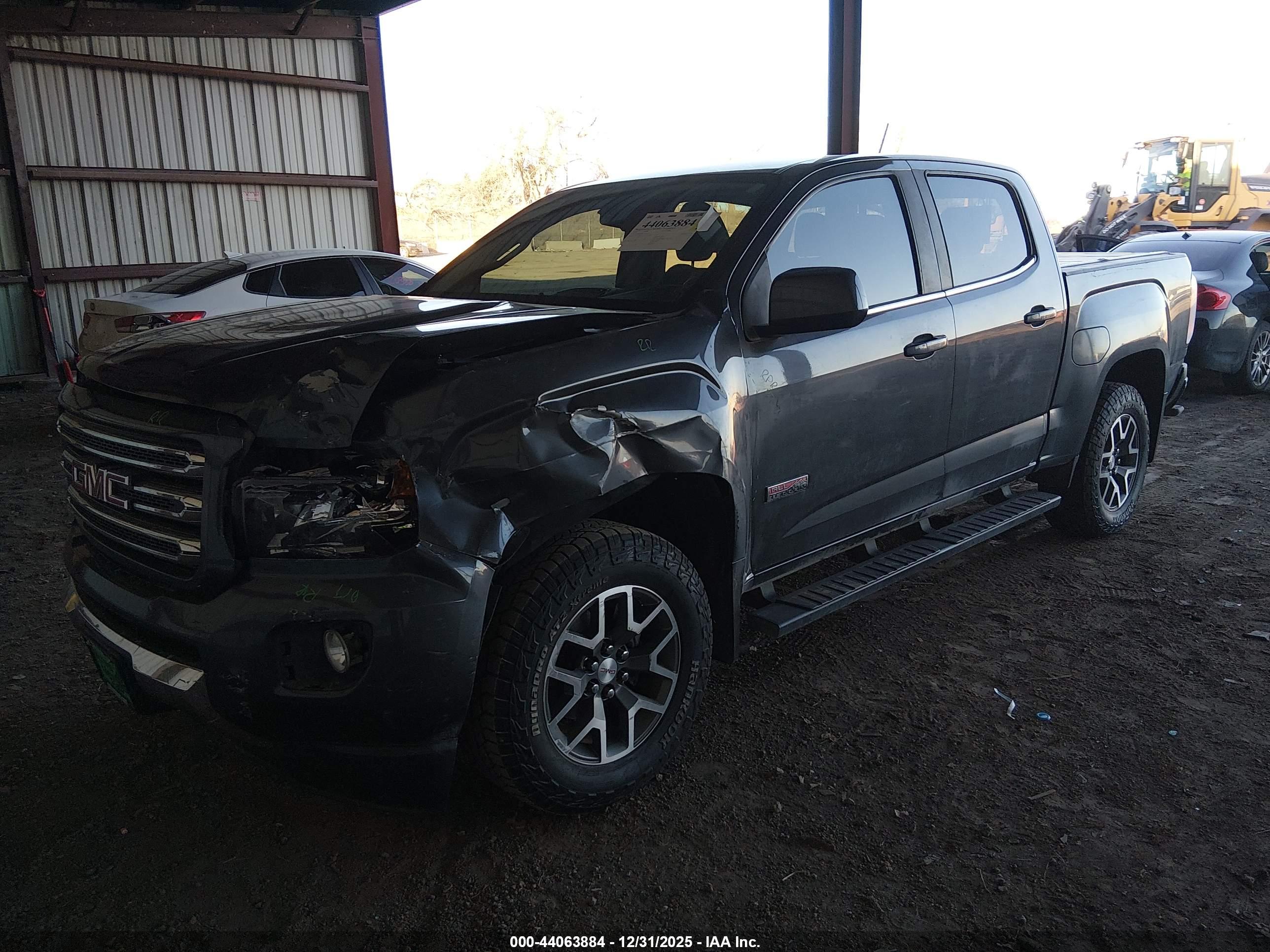 GMC CANYON image 2