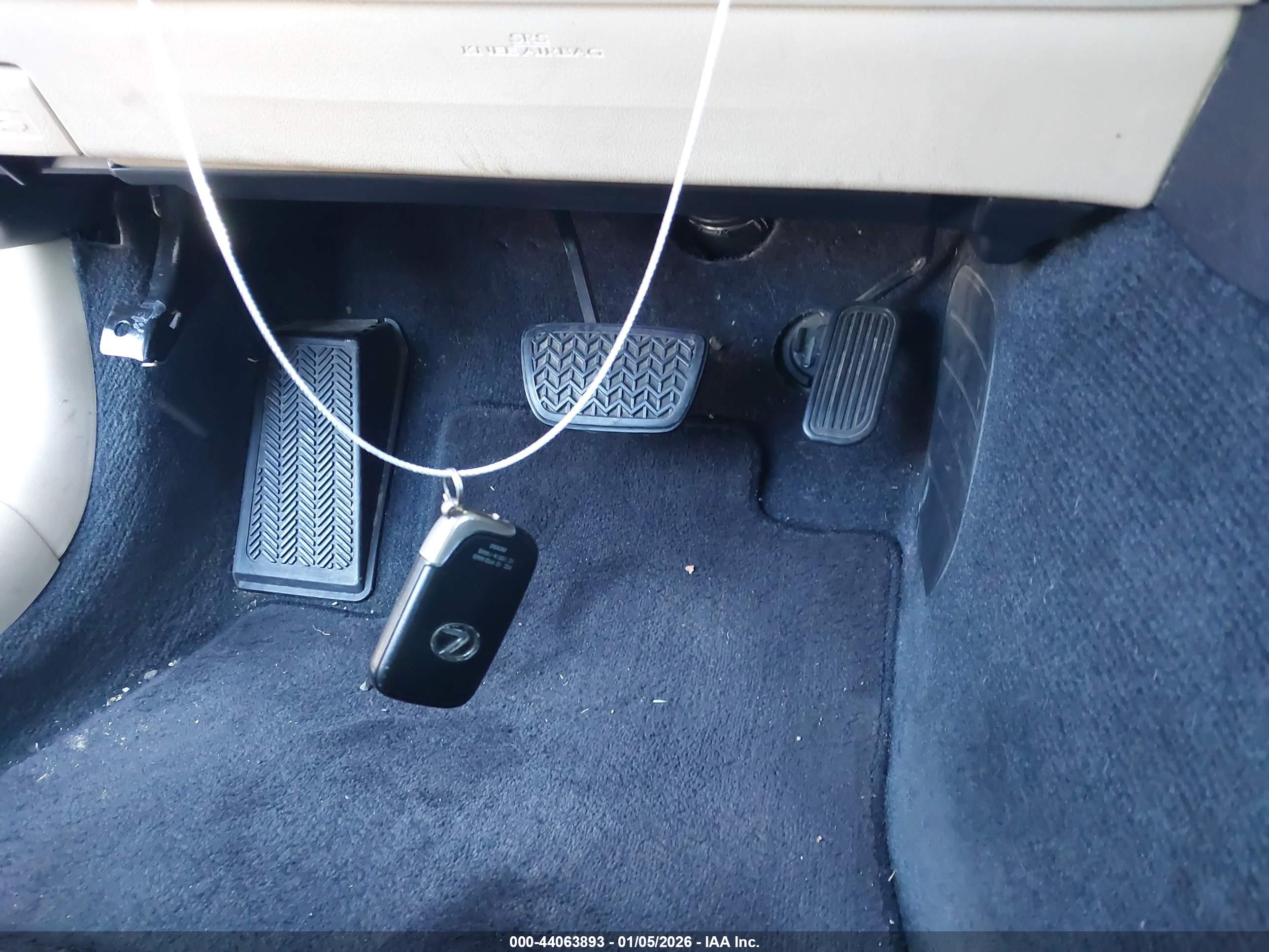 LEXUS IS image 11
