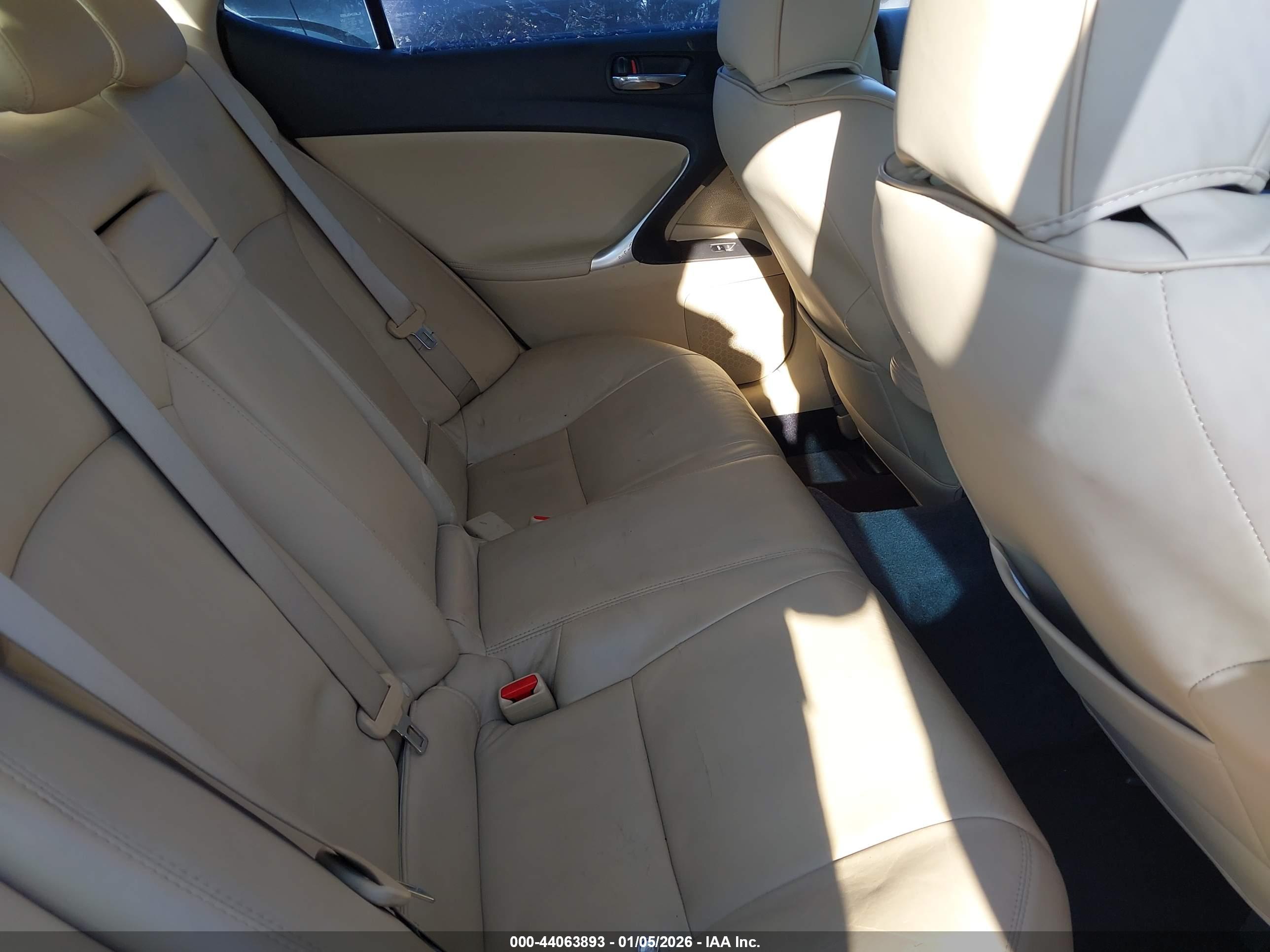LEXUS IS image 8
