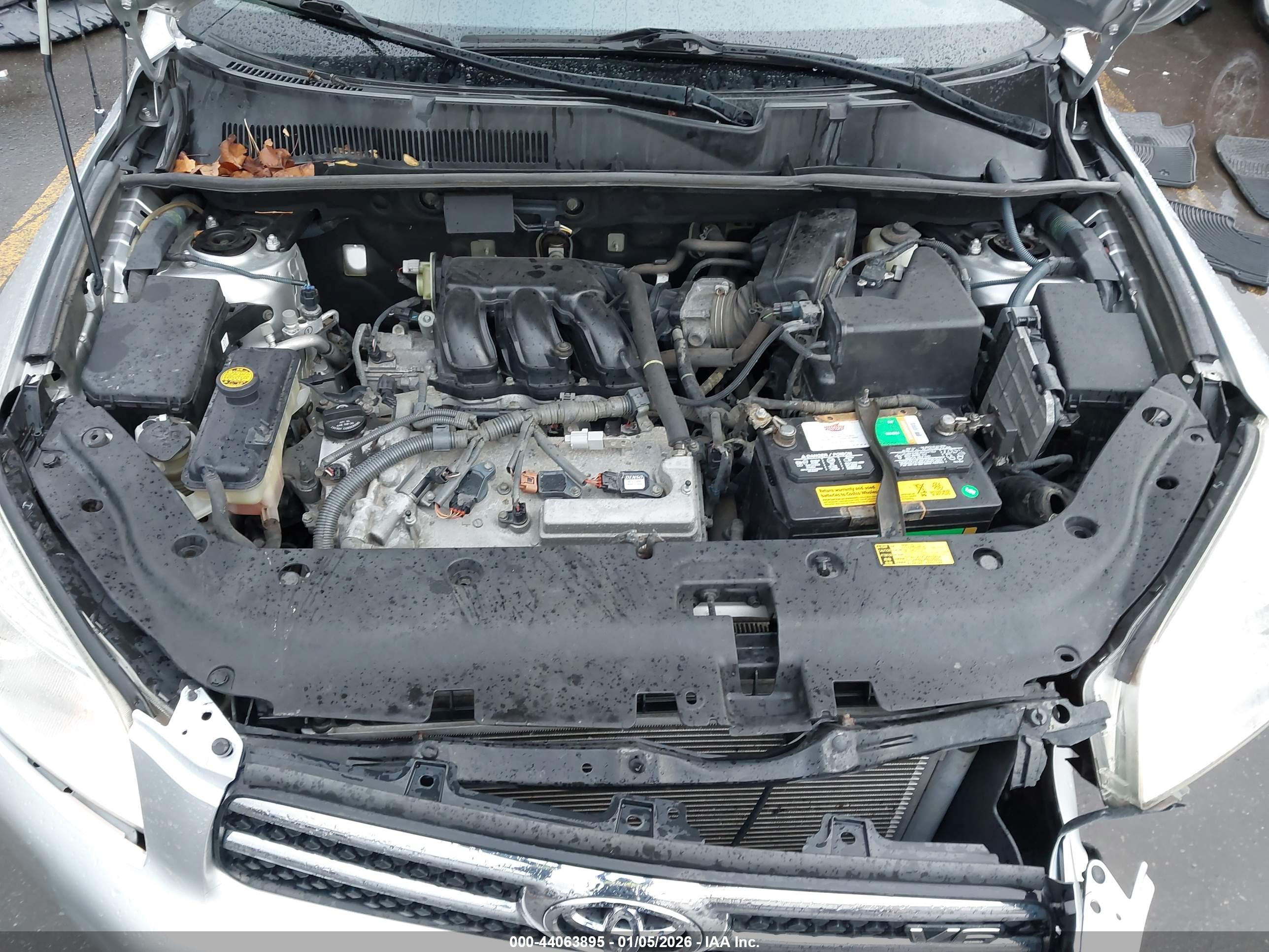 TOYOTA RAV4 image 10