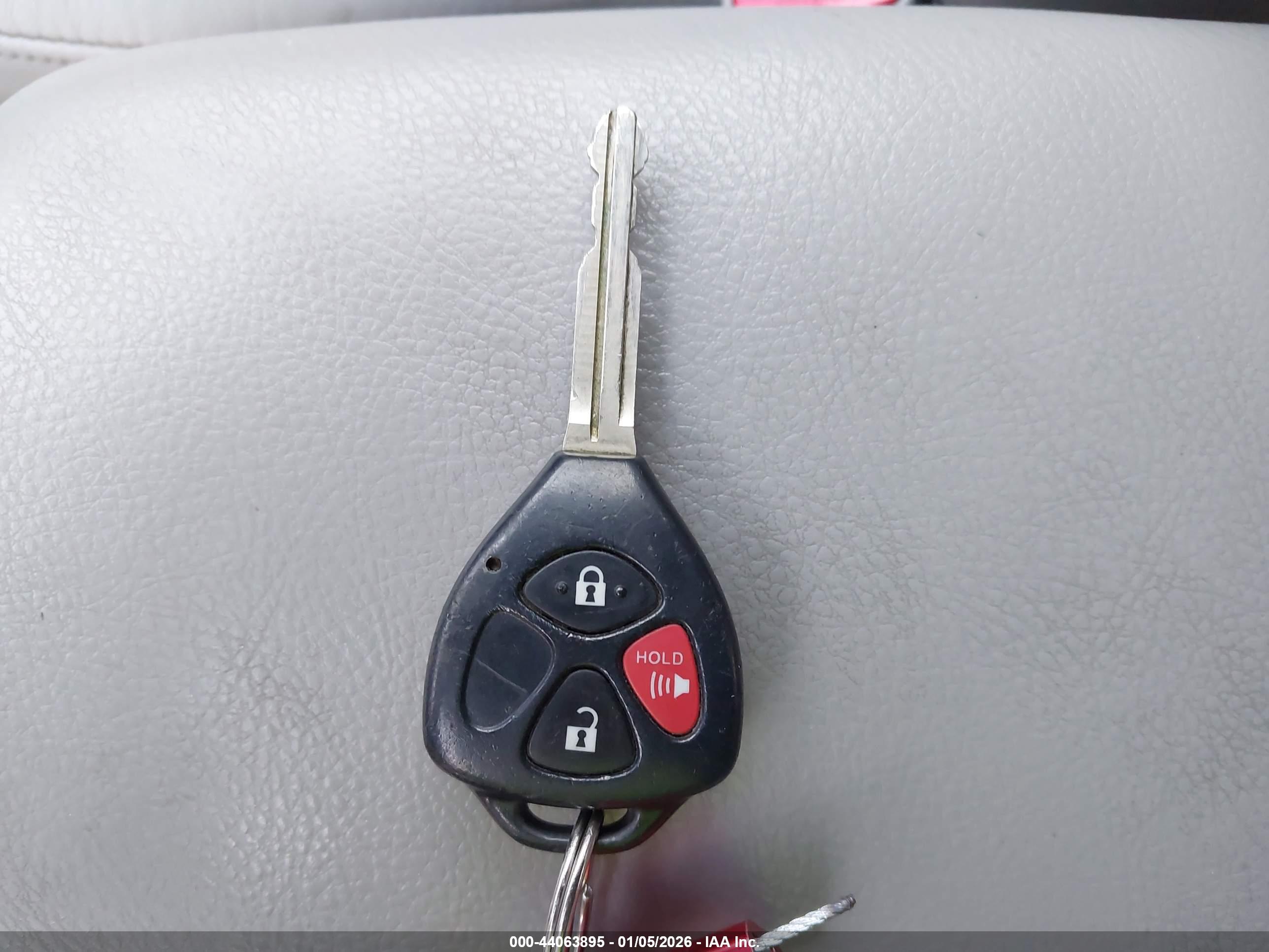 TOYOTA RAV4 image 11
