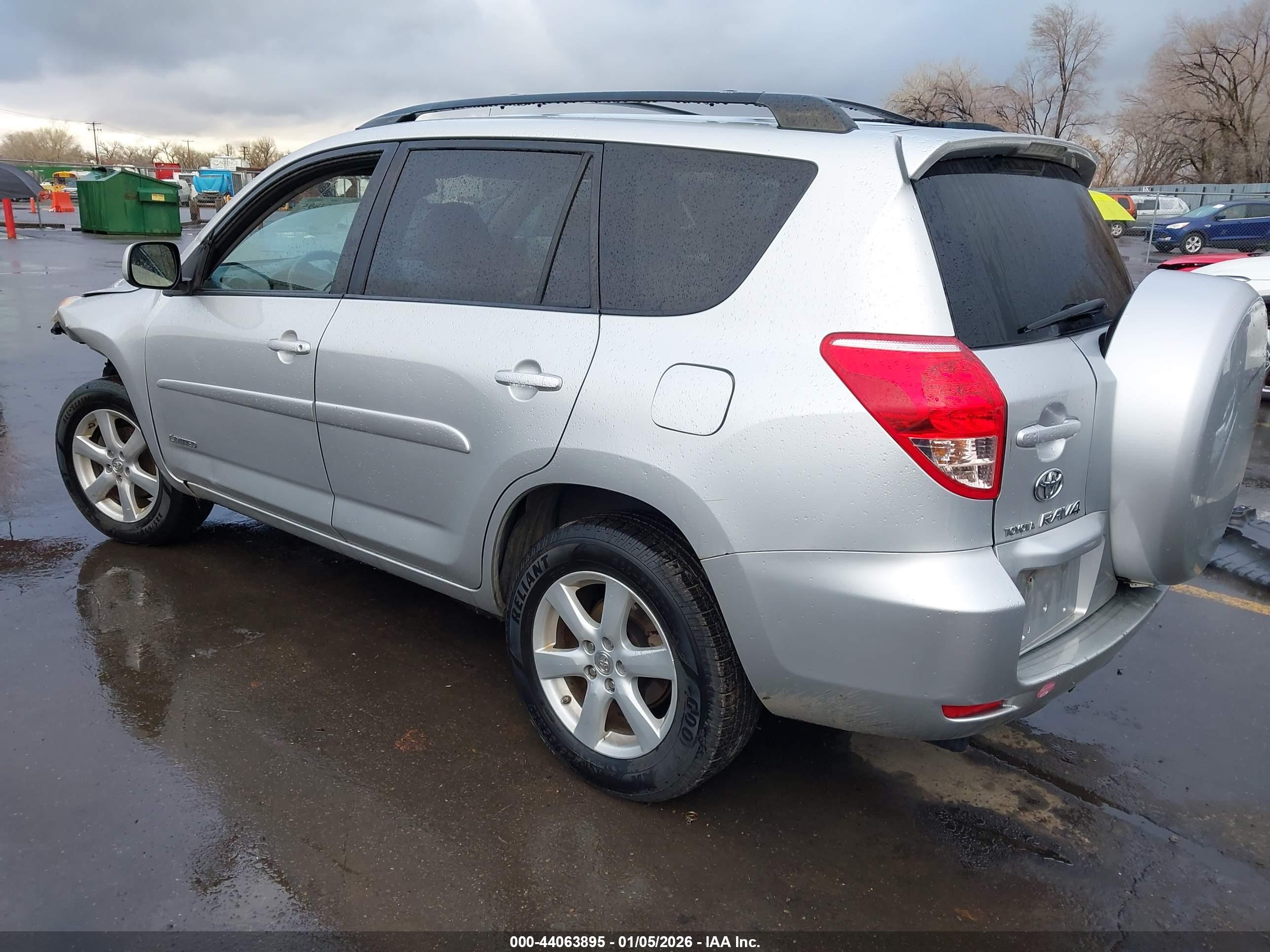 TOYOTA RAV4 image 3