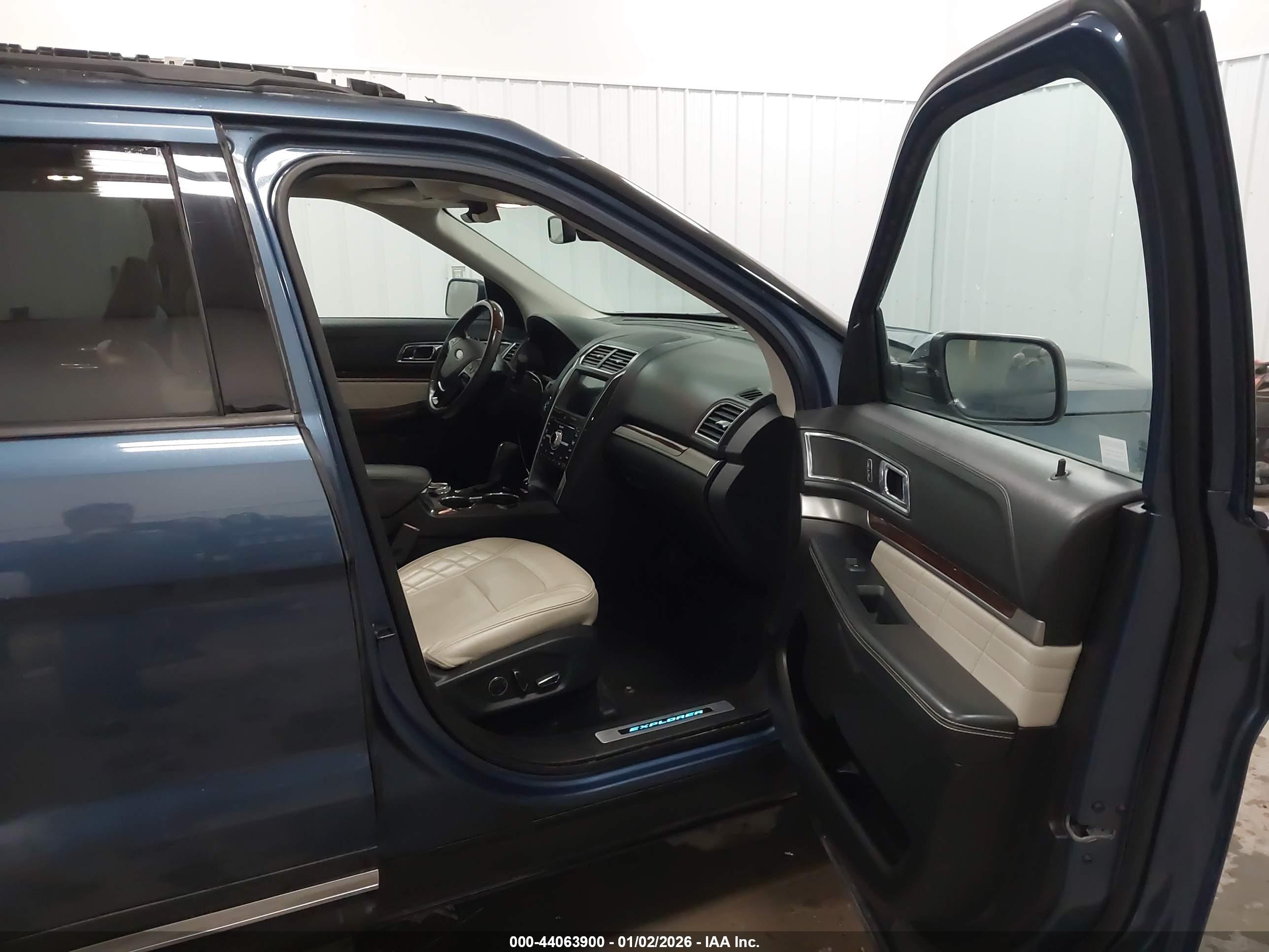 FORD EXPLORER image 5