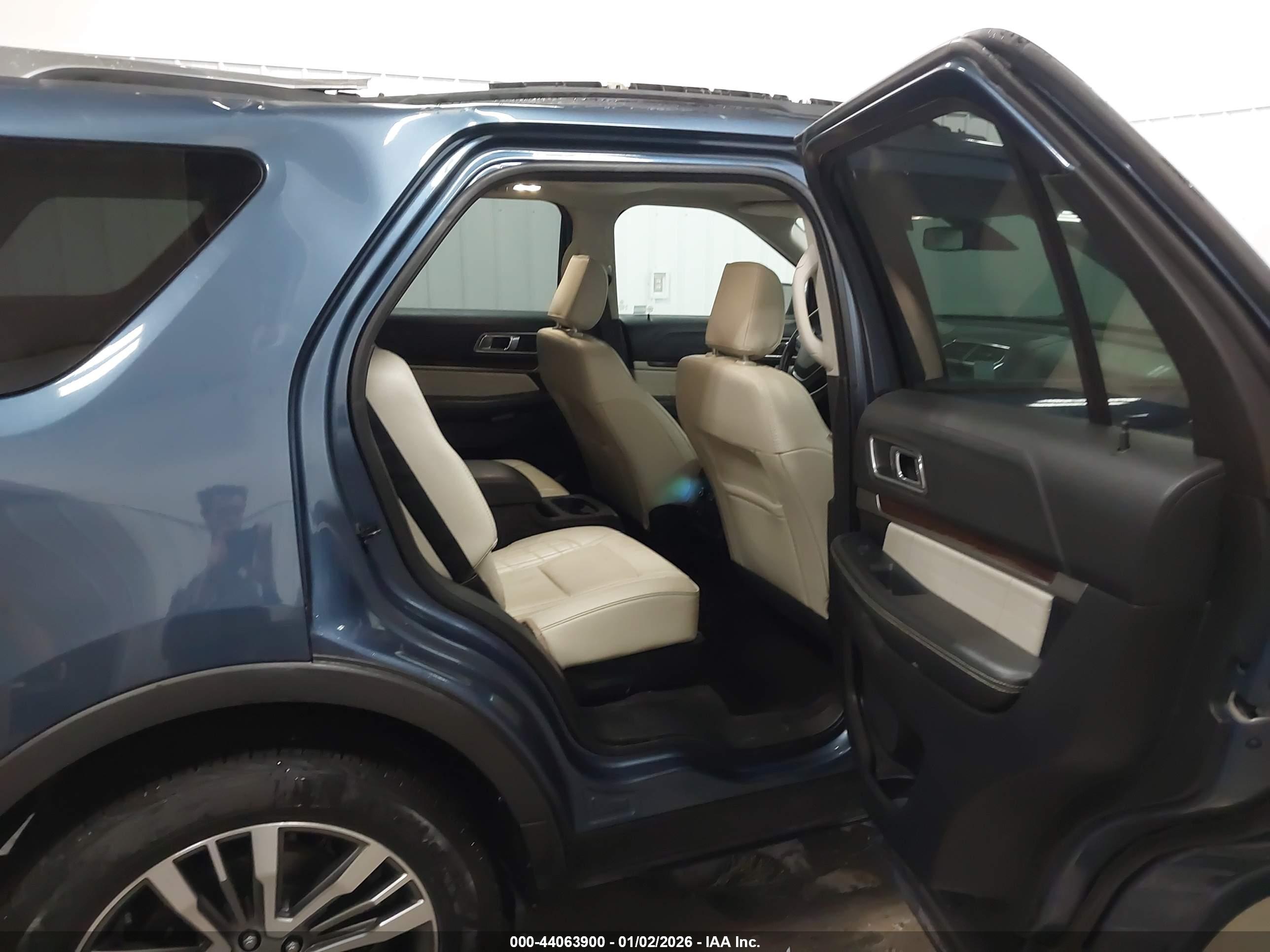 FORD EXPLORER image 8