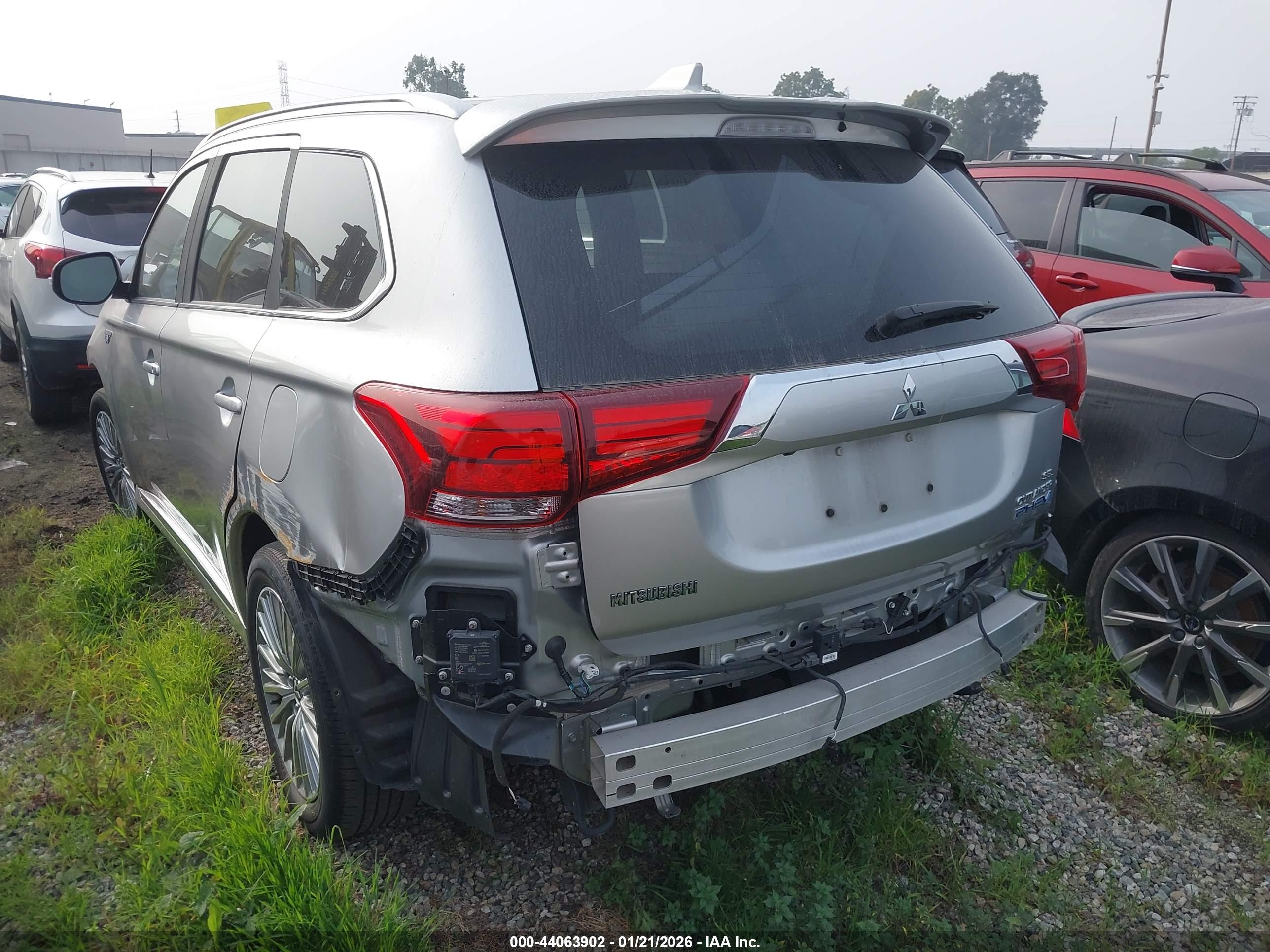 MITSUBISHI OUTLANDER image 3