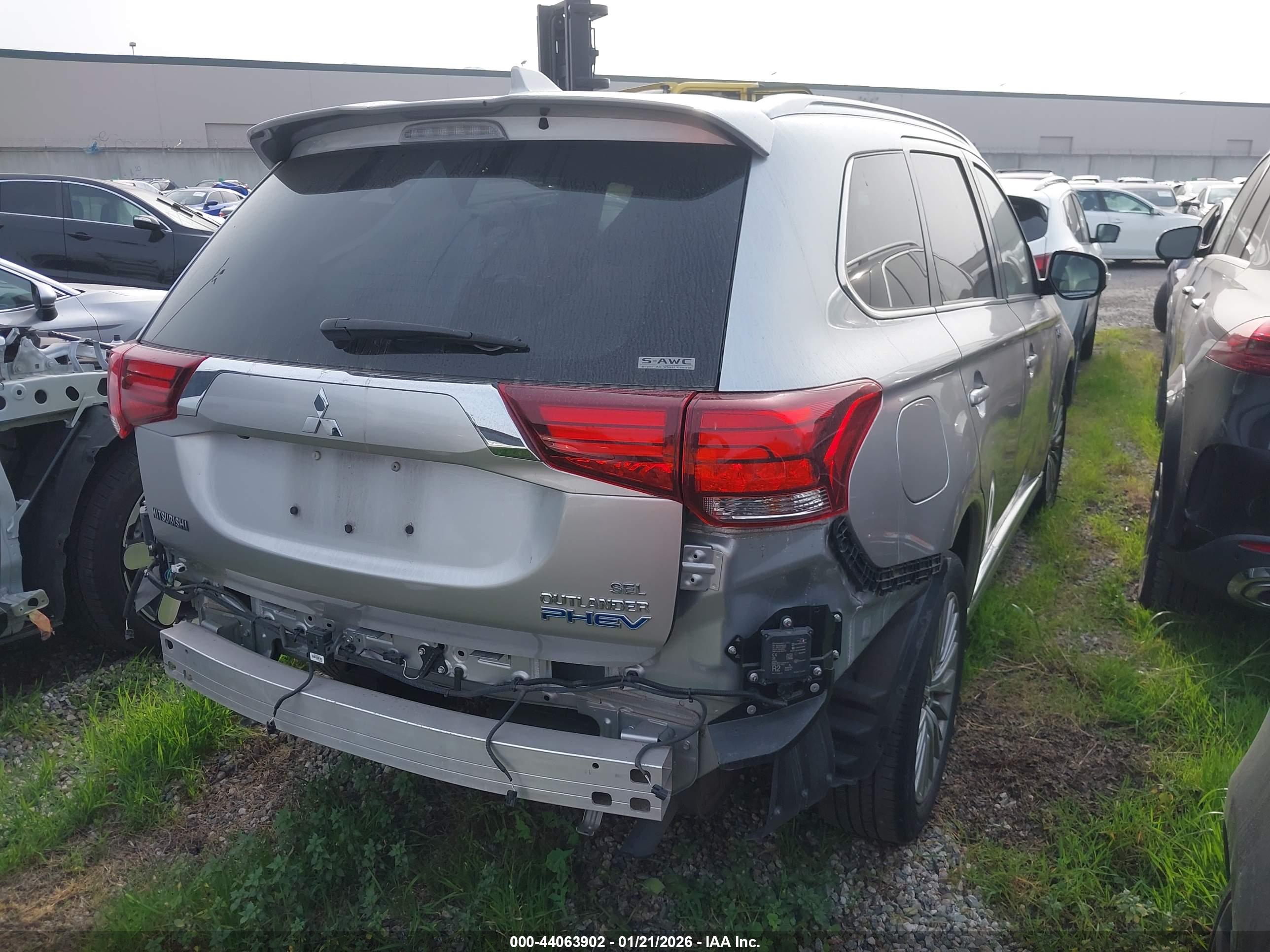 MITSUBISHI OUTLANDER image 4