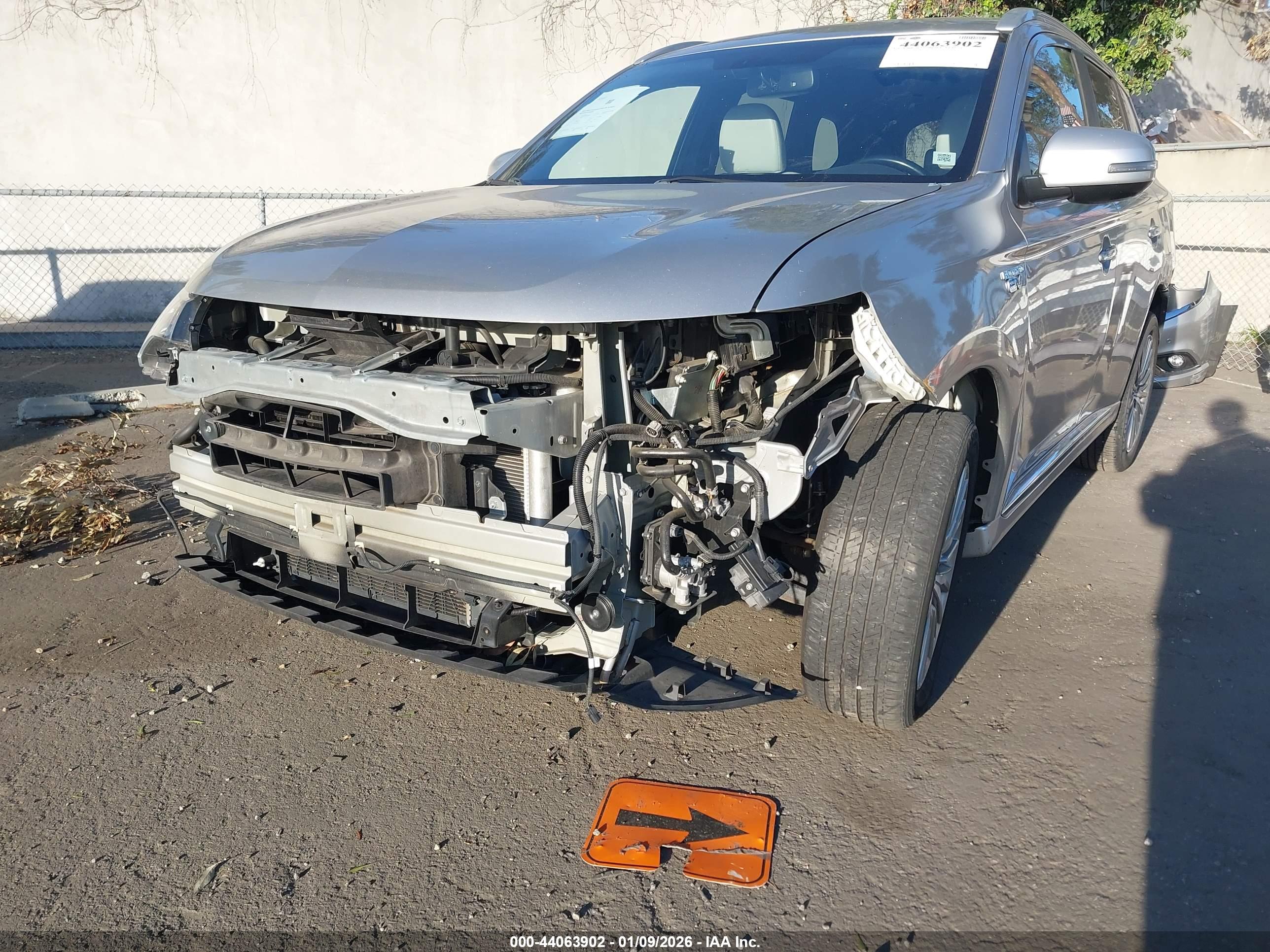 MITSUBISHI OUTLANDER image 6