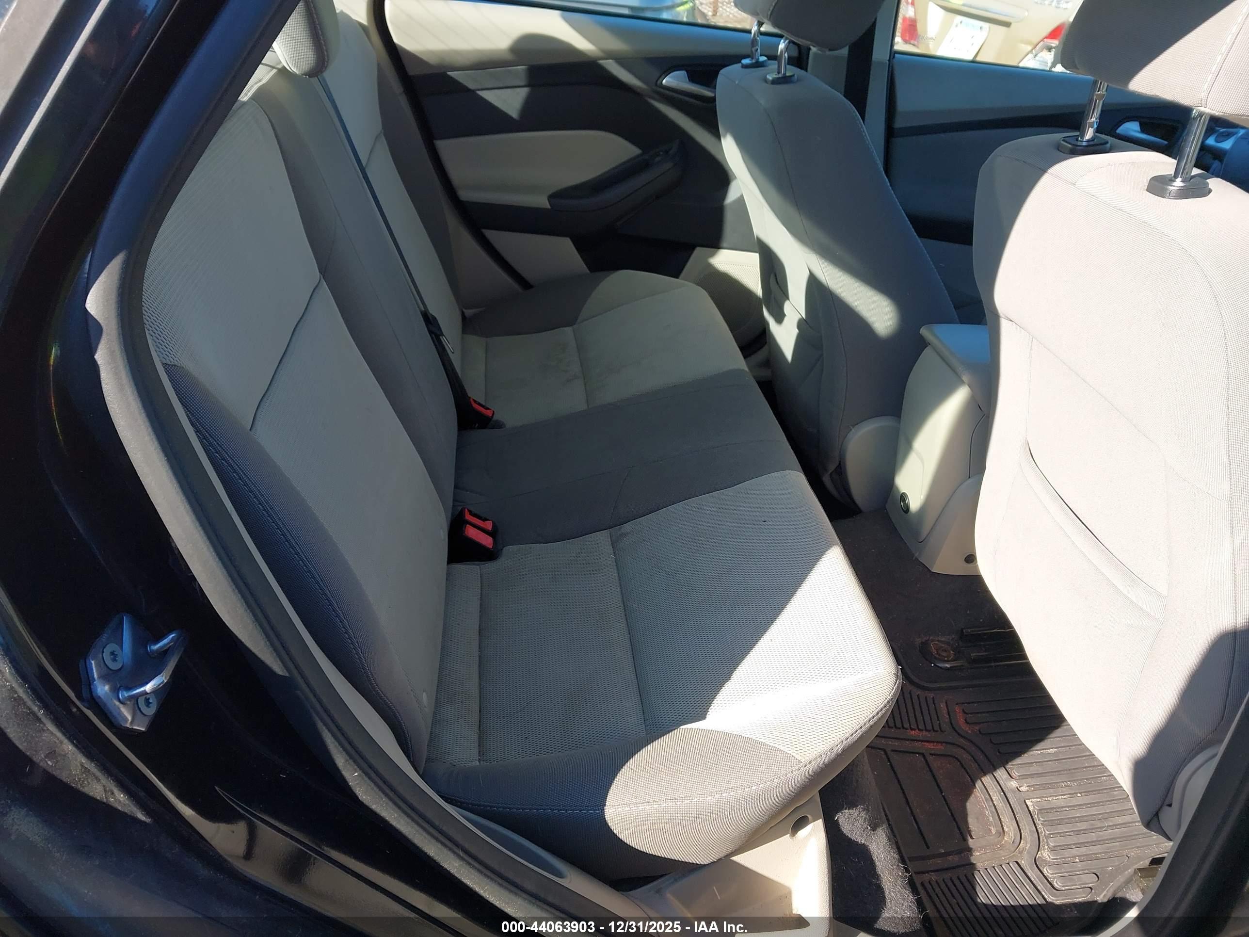 FORD FOCUS image 8