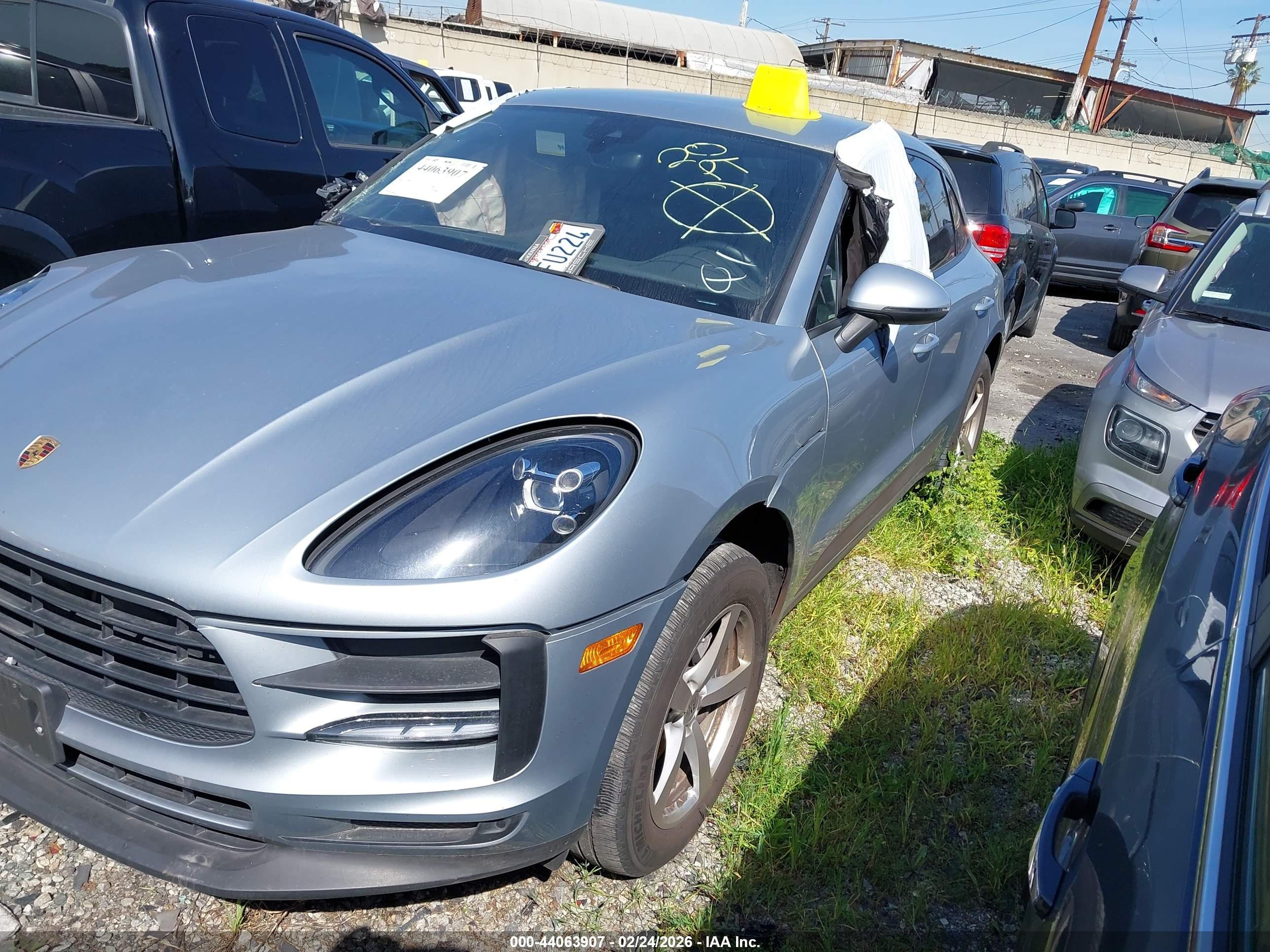 PORSCHE MACAN image 2