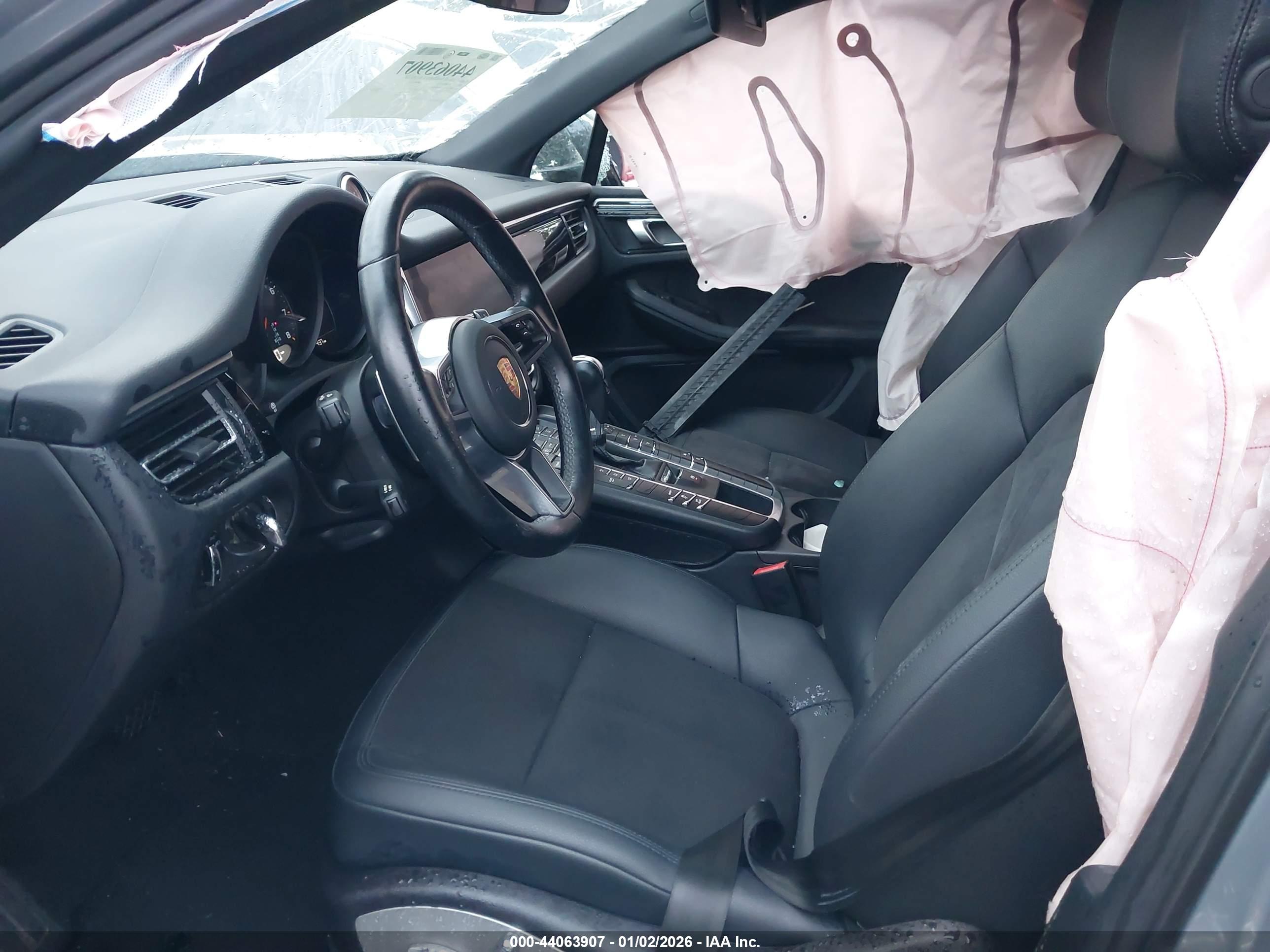PORSCHE MACAN image 5