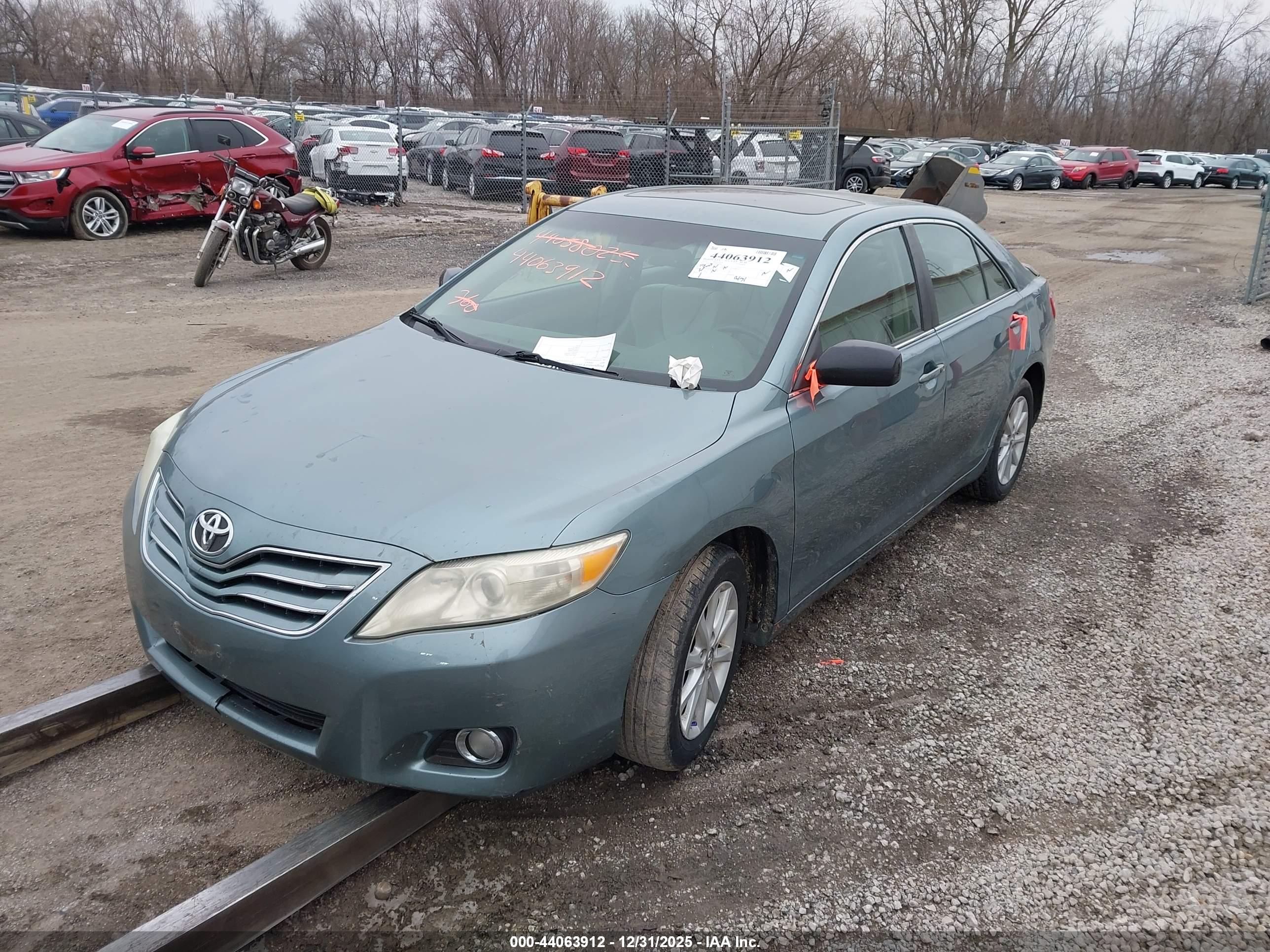 TOYOTA CAMRY image 2