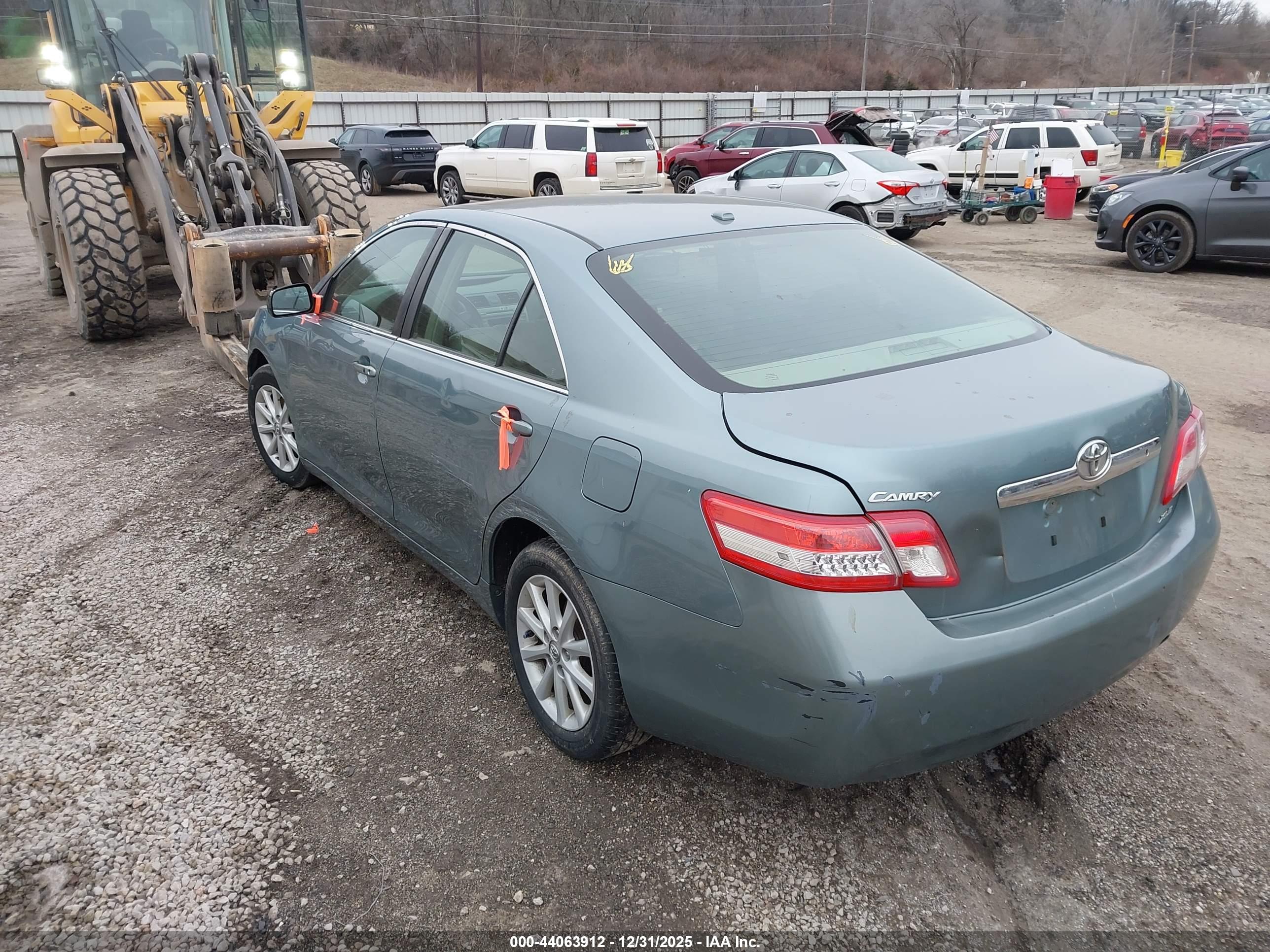 TOYOTA CAMRY image 3