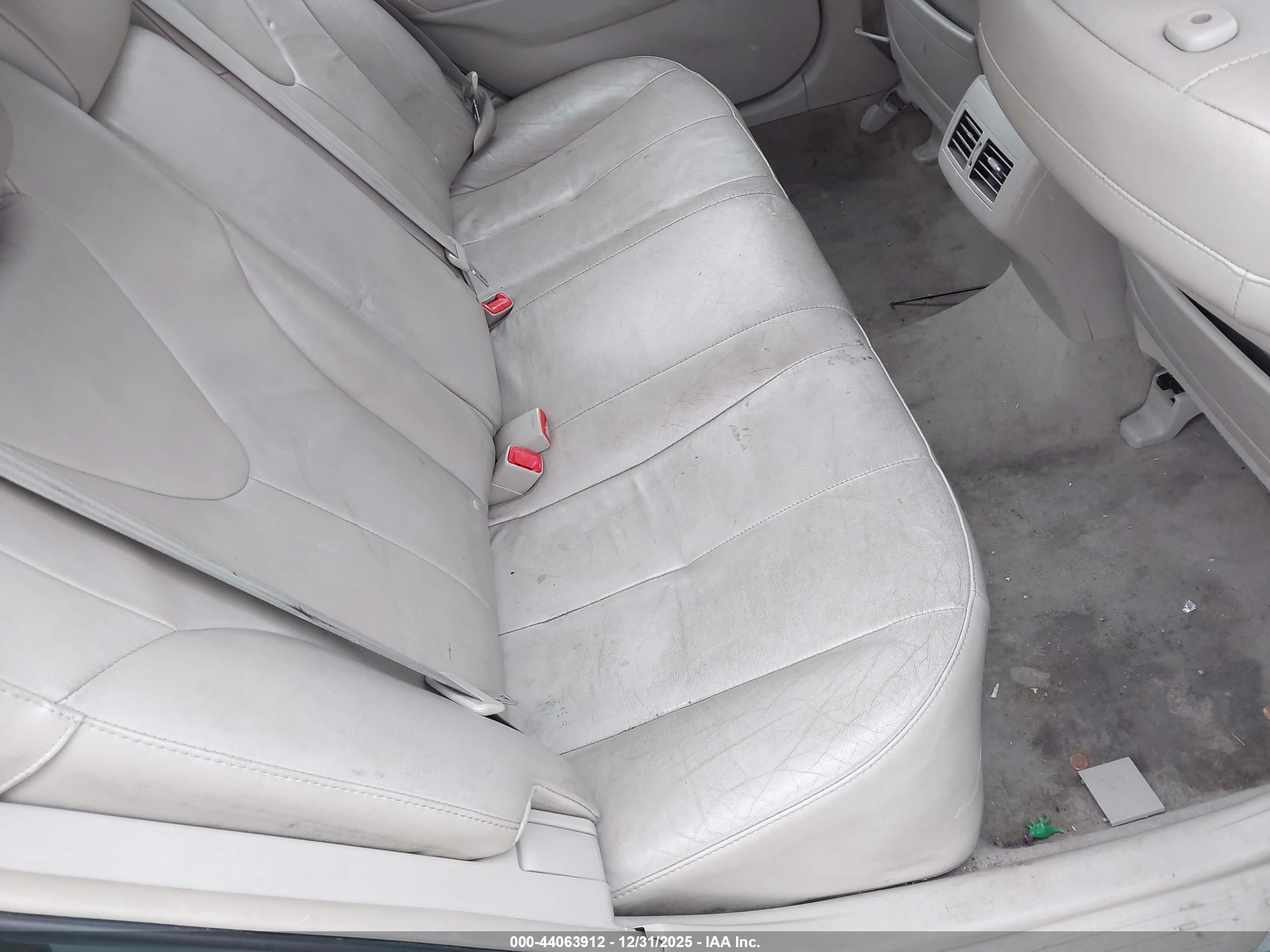 TOYOTA CAMRY image 8