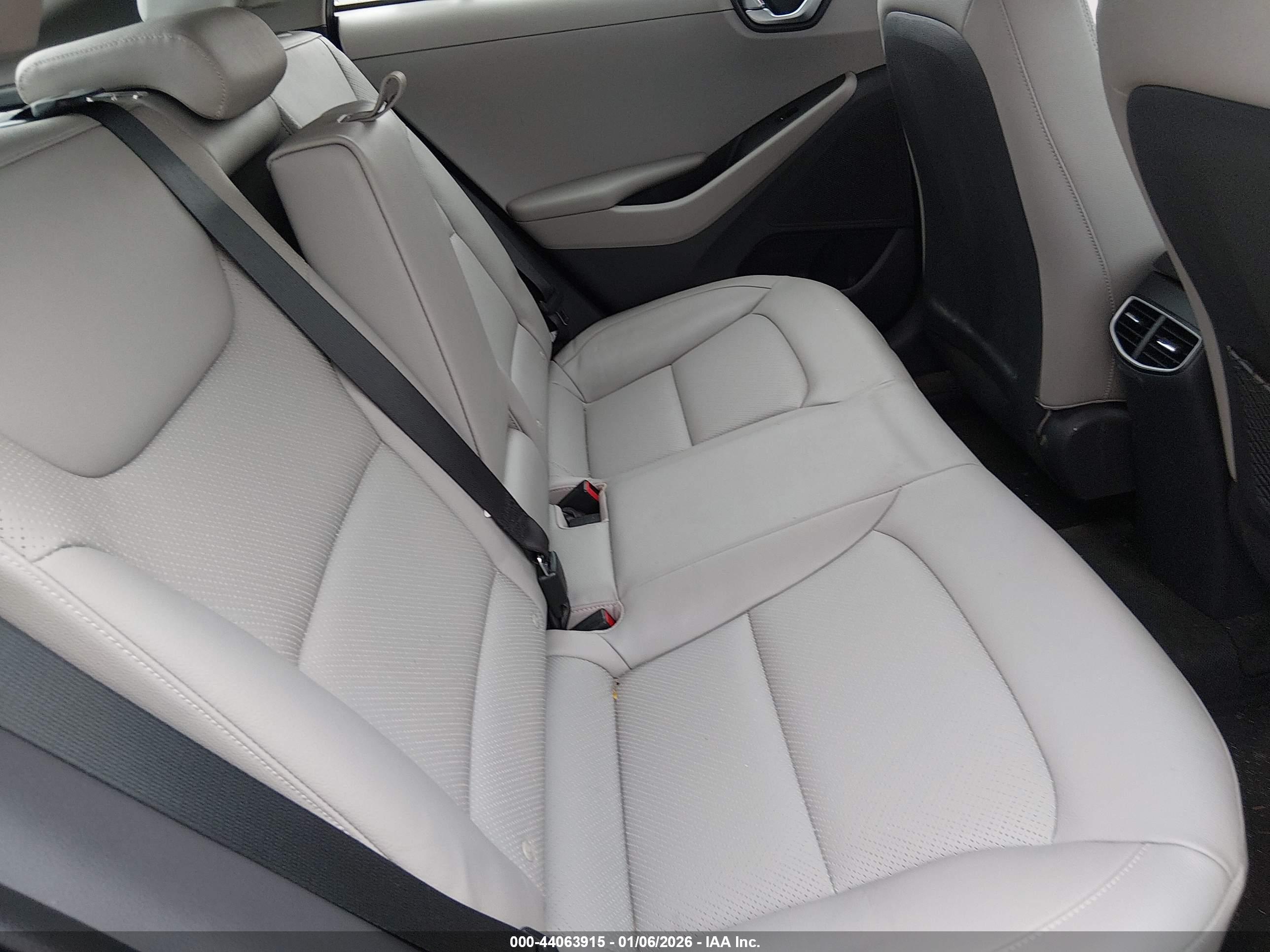 HYUNDAI IONIQ image 8