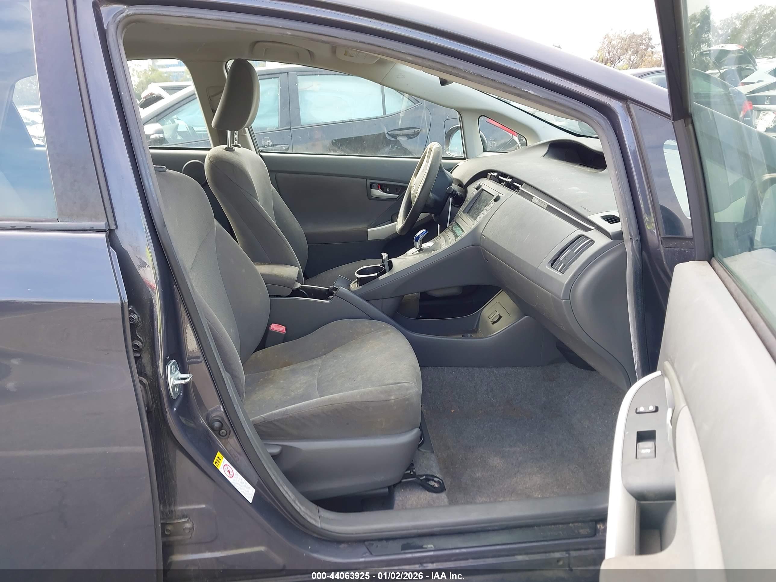 TOYOTA PRIUS image 5