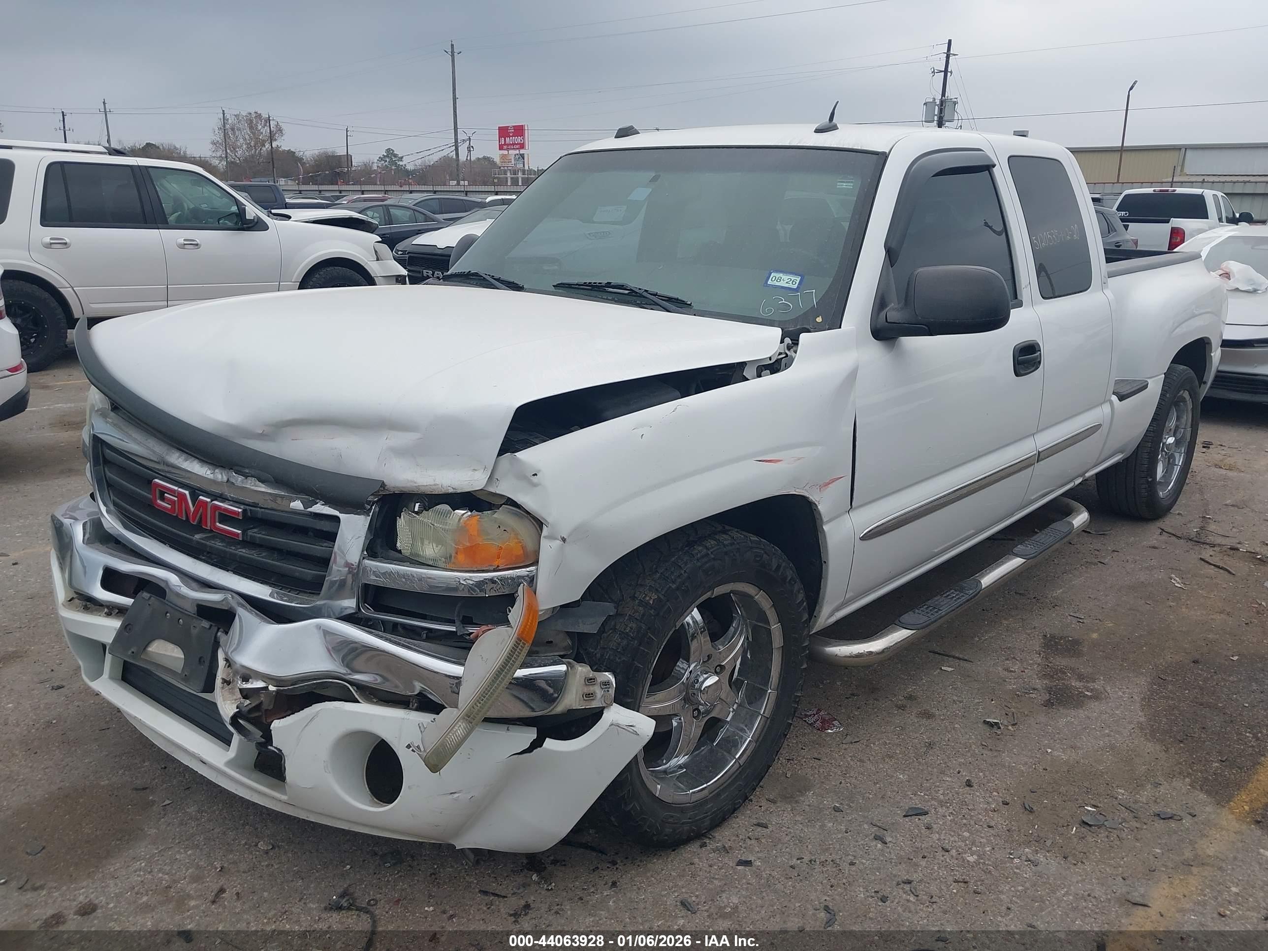 GMC SIERRA image 2