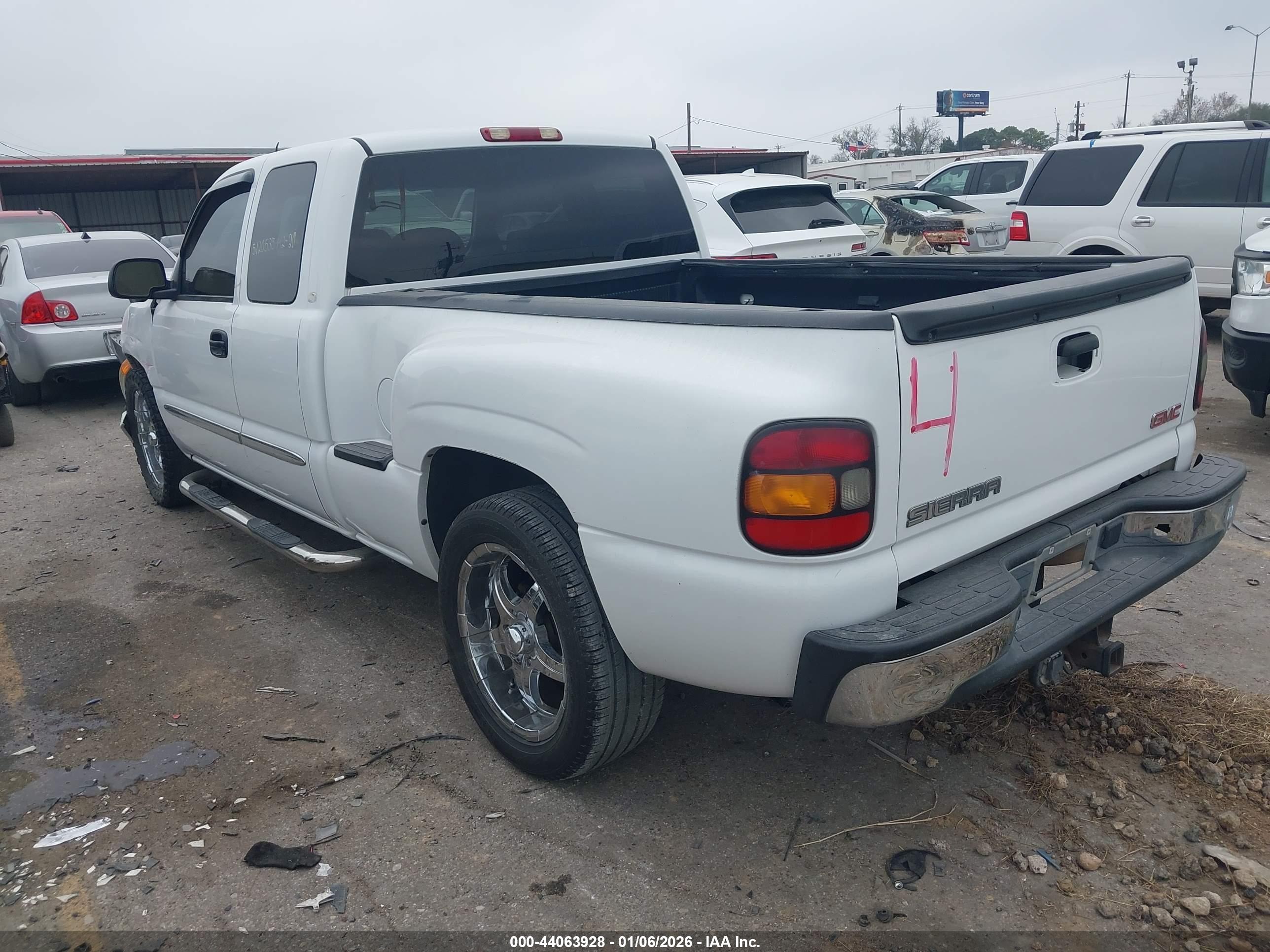 GMC SIERRA image 3