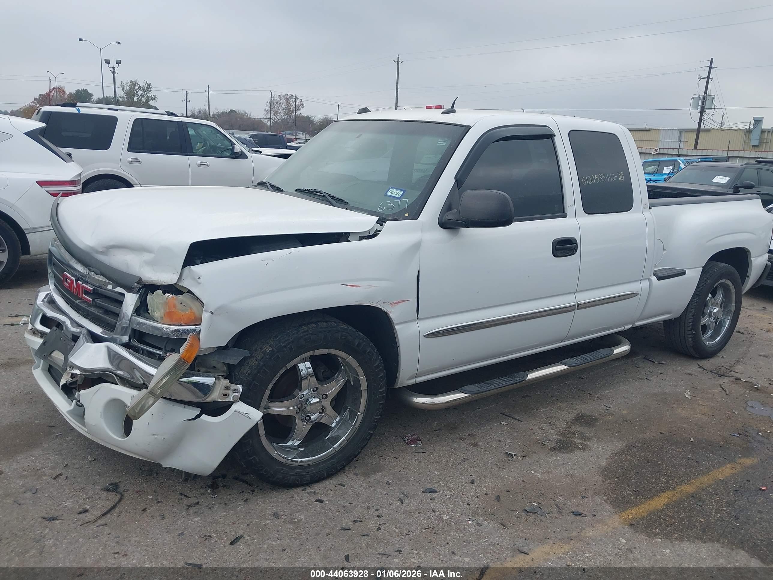 GMC SIERRA image 6