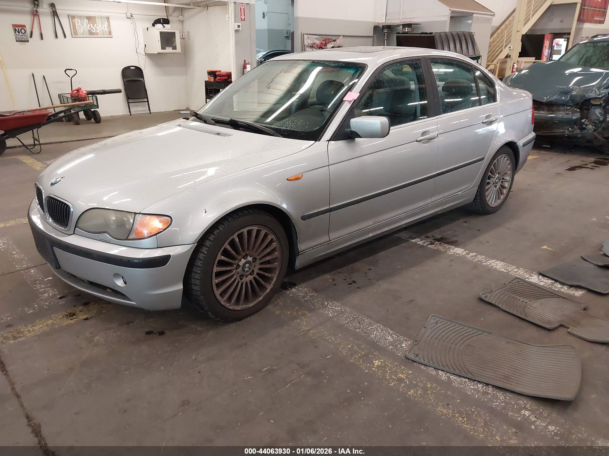 BMW 330I image 2