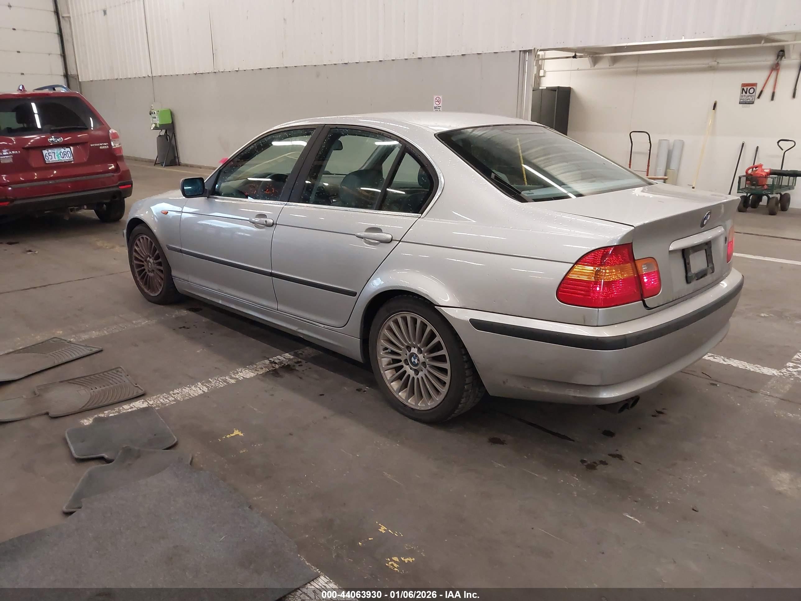 BMW 330I image 3