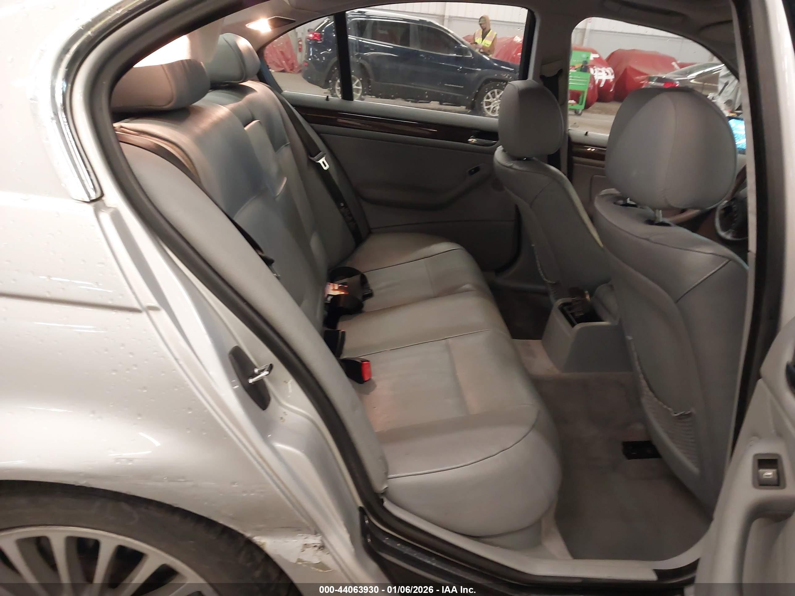BMW 330I image 8